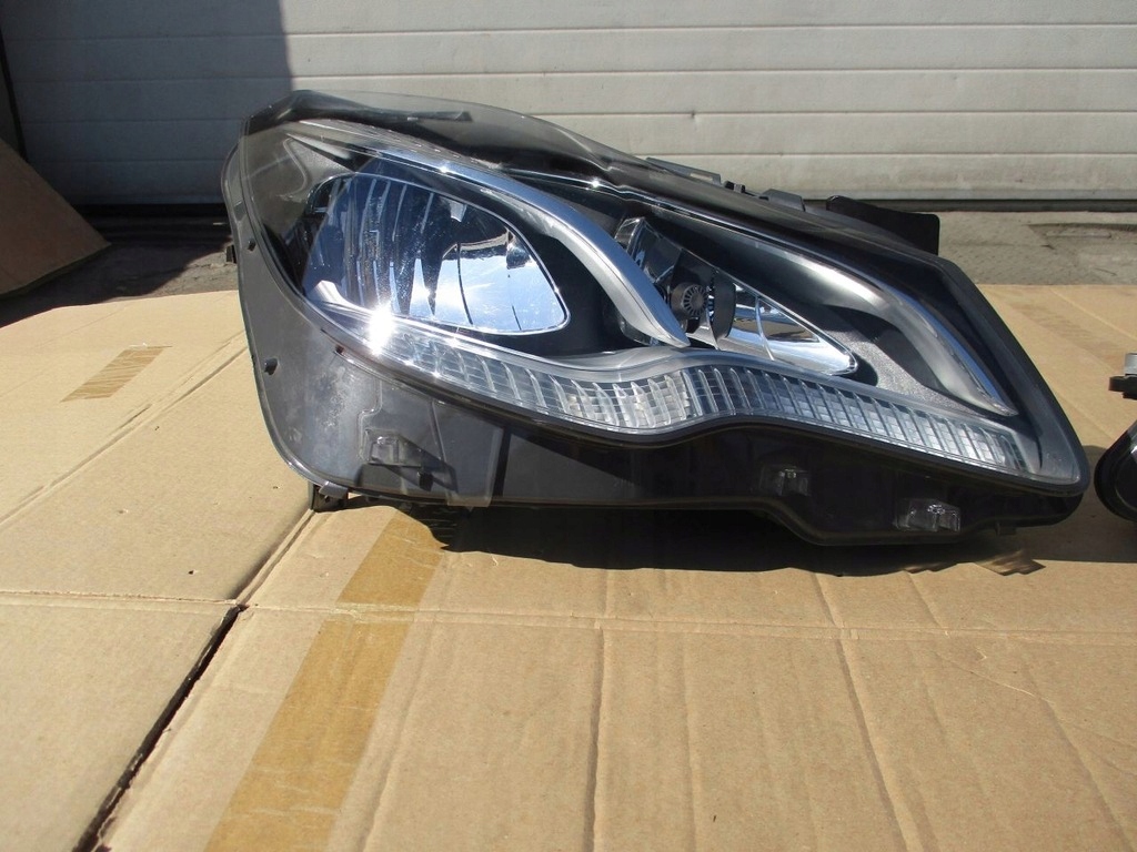 MERCEDES E COUPE W207 207 LIFT LAMPA PRZÓD PRZEDNIA PRAWA A2078209261