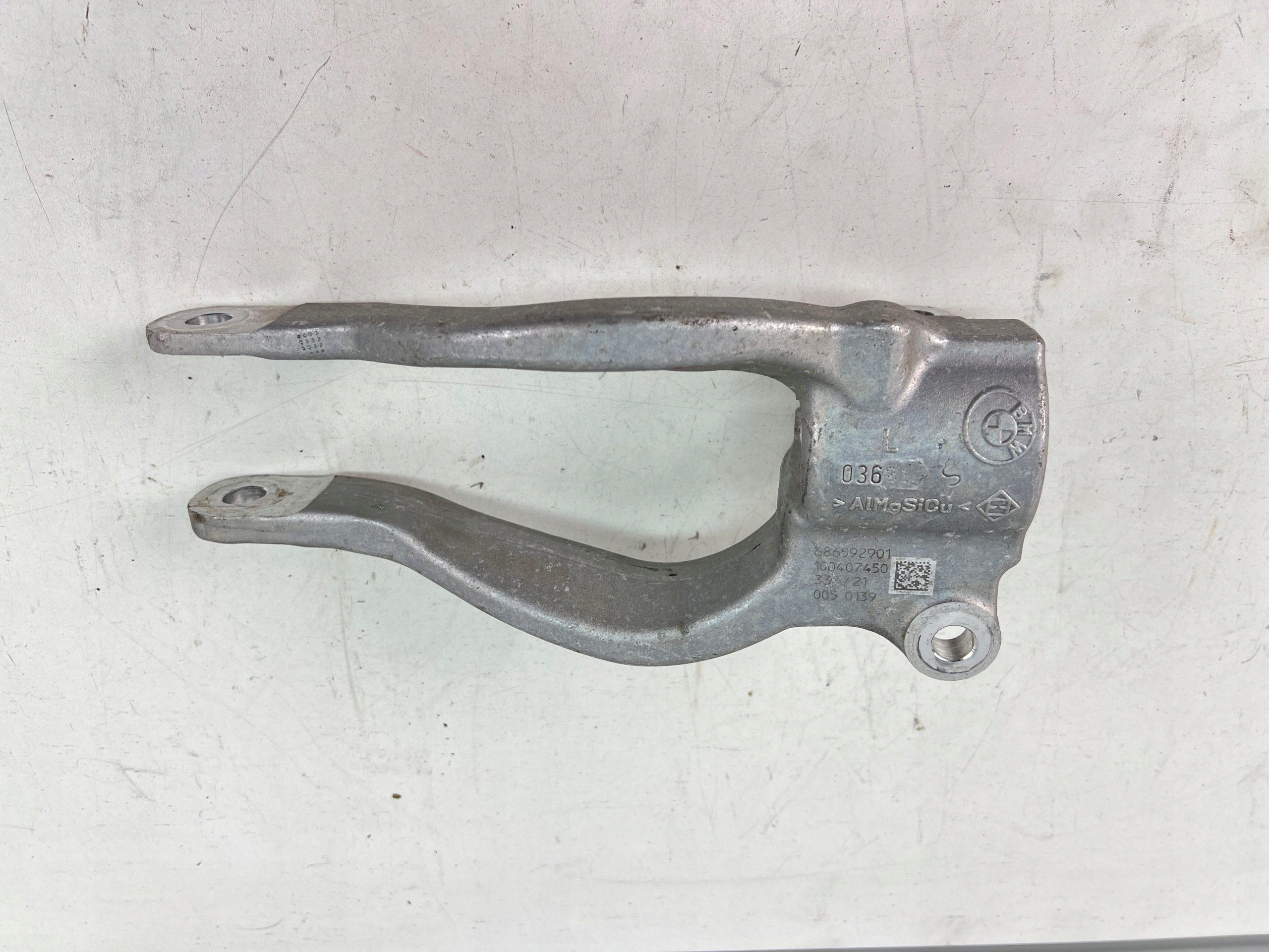 bracket holder of a shock absorber left front BMW 5 G30 G31 6865929
