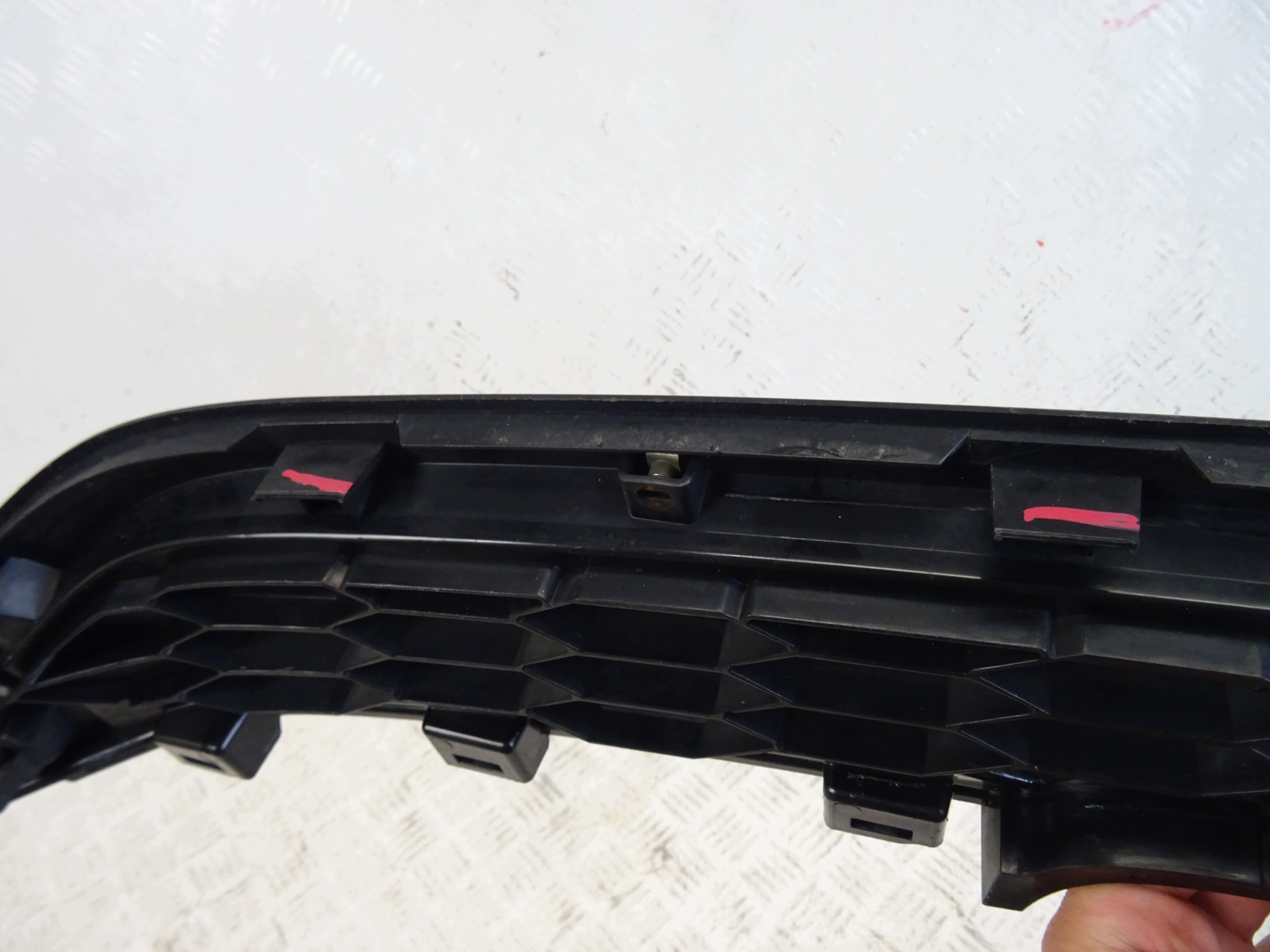 grid of a bumper front front HONDA CRV IV 71127-T1V