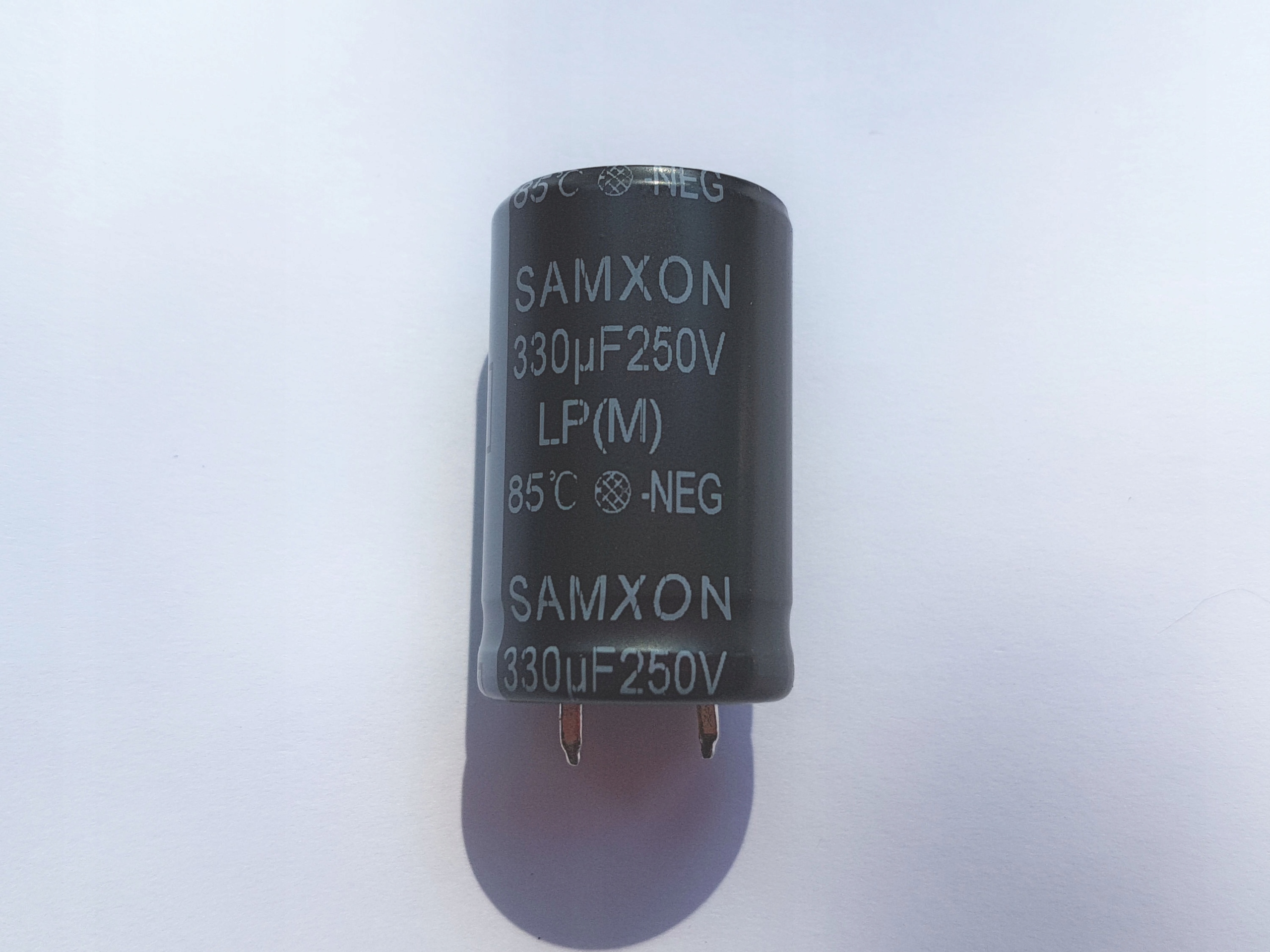 

330uF 250V Lp 22x36mm Samxon