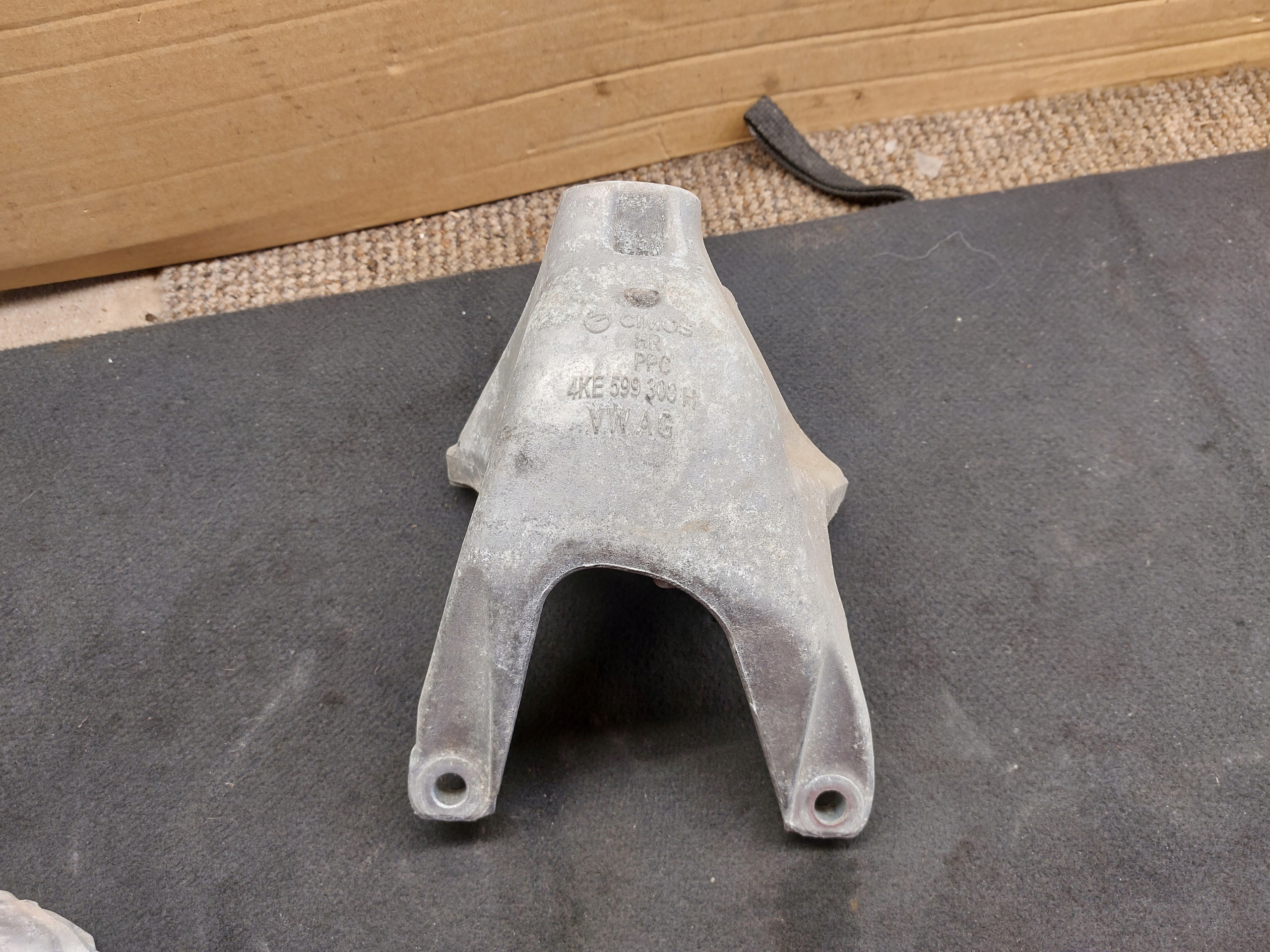 engine mount right AUDI E-TRON