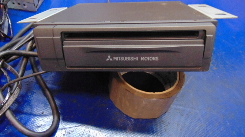 player NAVI MZ312357 MITSUBISHI PAJERO III 00-06R