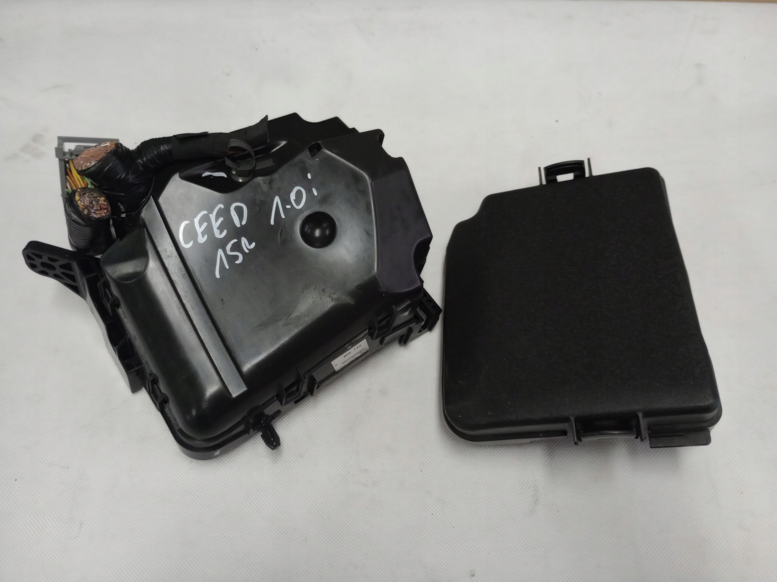 kia CEED II 1.0T 2015 коробка блок предохранителей 91332-A2510 европа