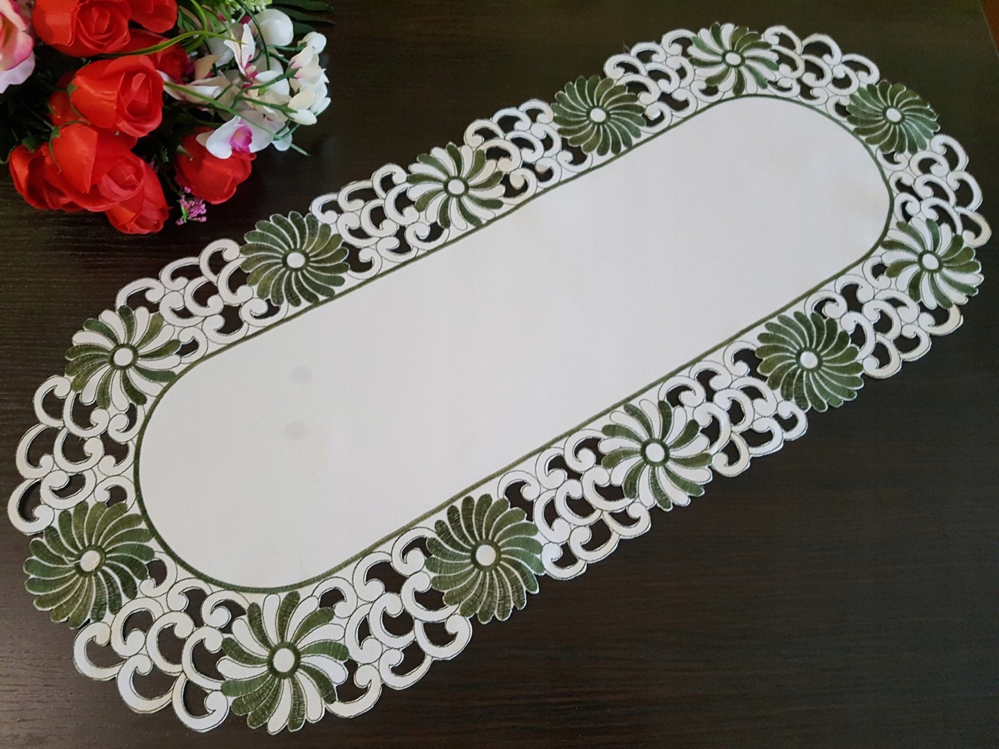 

Bieżnik biały zielony kwiat 40 x 90 cm