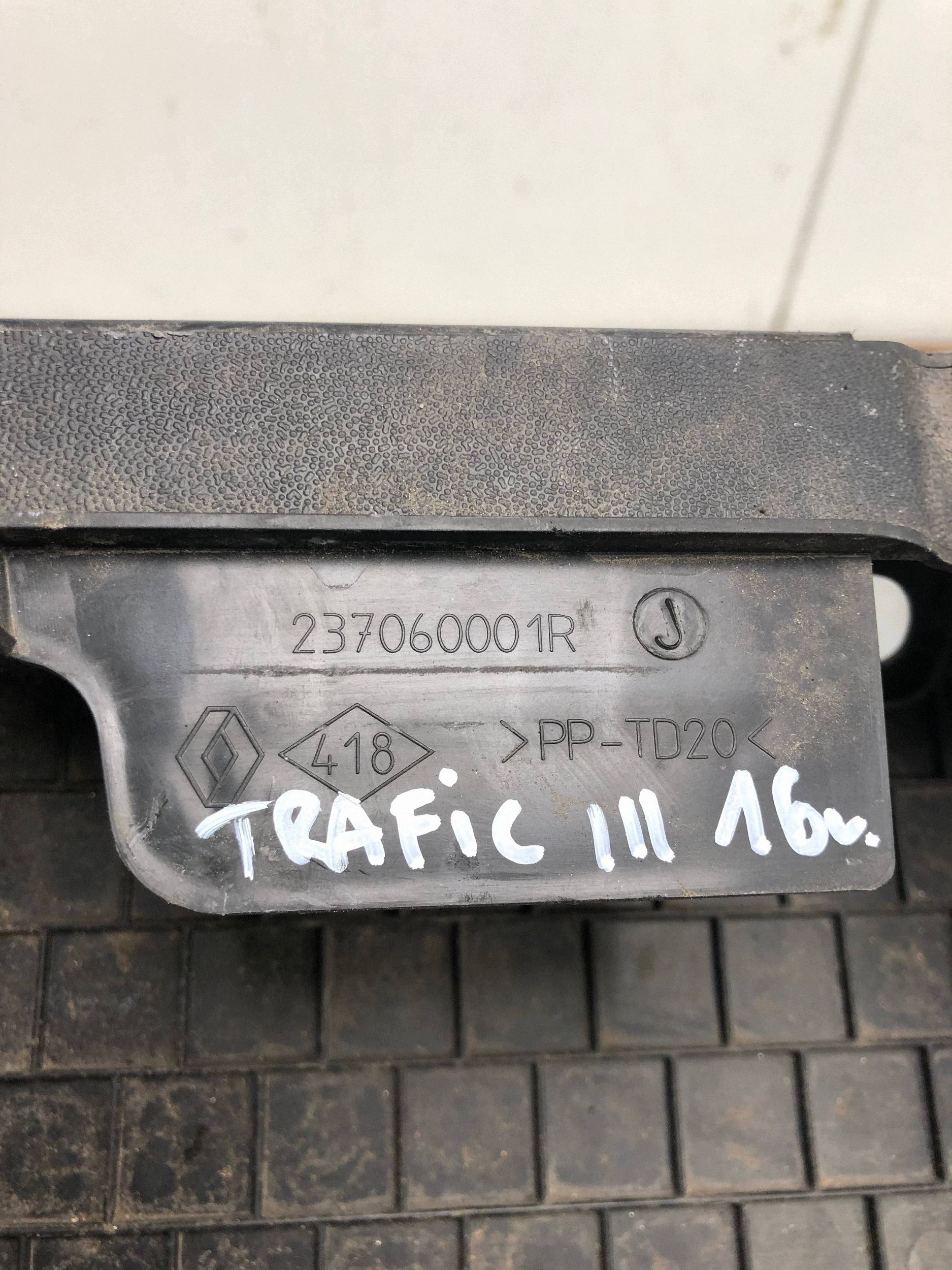 Abdeckung Kasten AKUMULATORA RENAULT TRAFIC III 237060001R