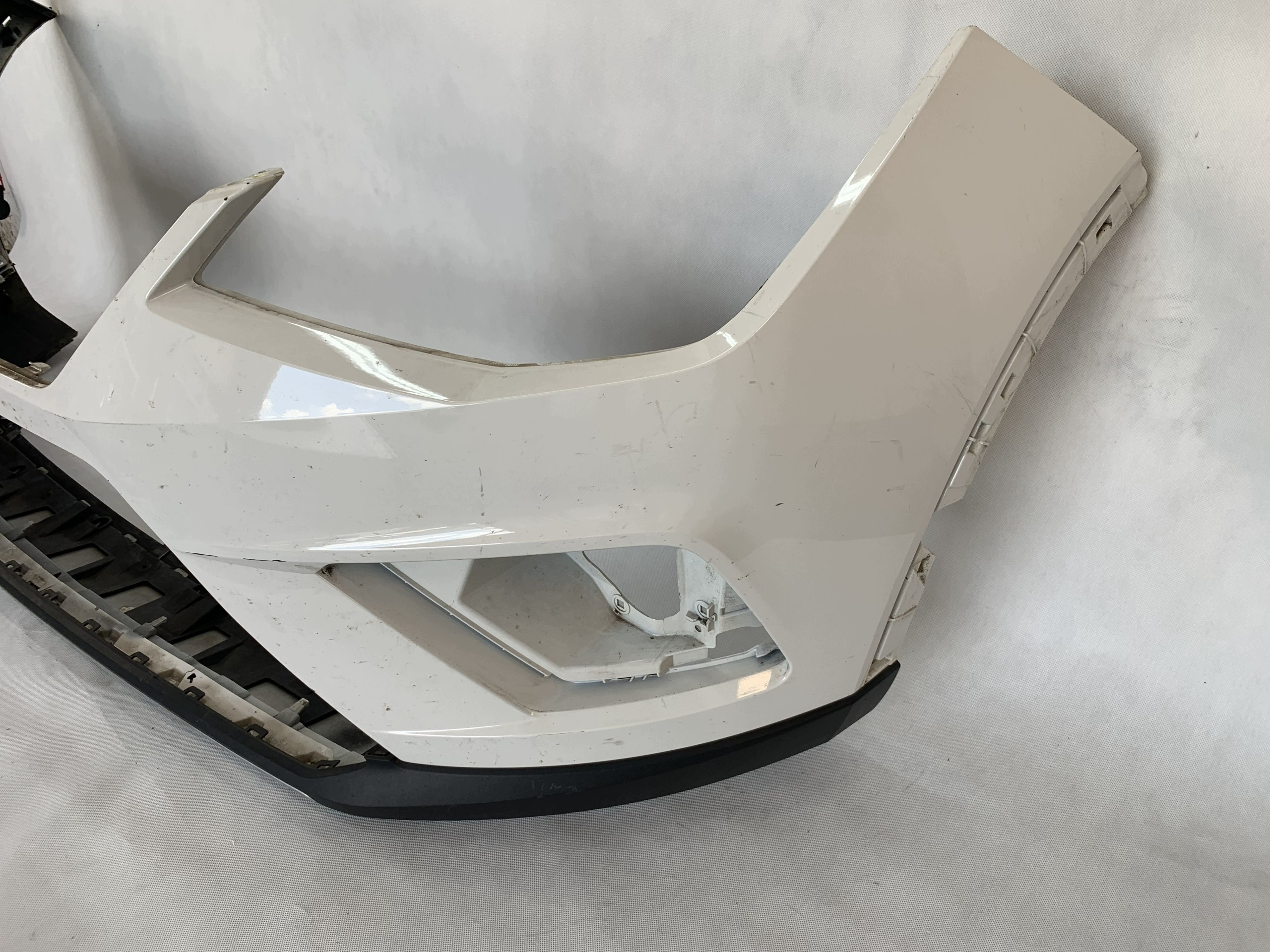front bumper Seat Arona 17r 2017 6F9807221B 05.26