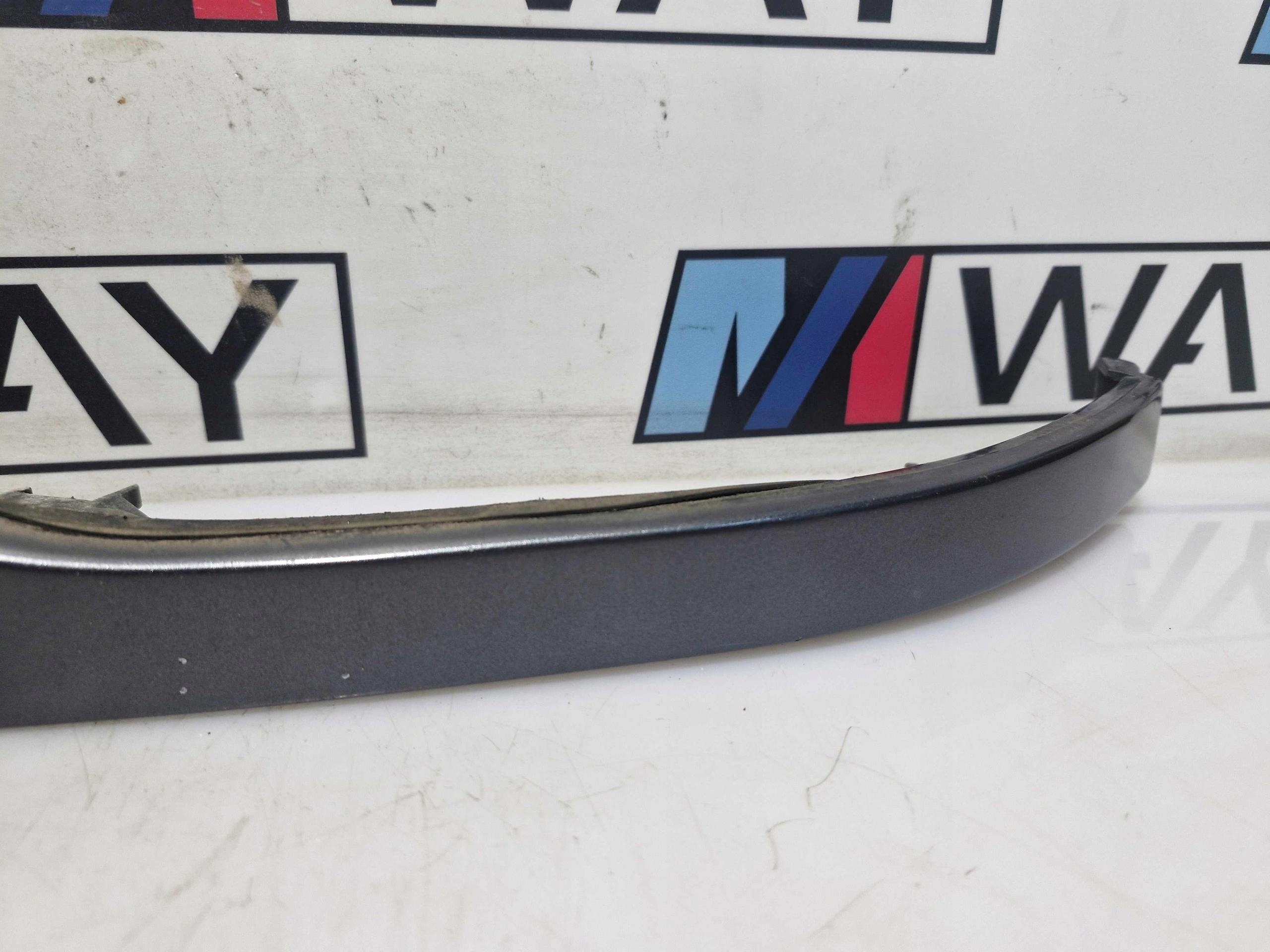 8231043 BMW E46 CABRIO PRZEDLIFT moulding below LAMPE left original