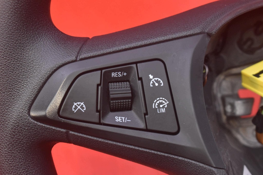 lenkrad MULTIFUNKCYJNA 39005382 OPEL ASTRA 5 V K 15-20