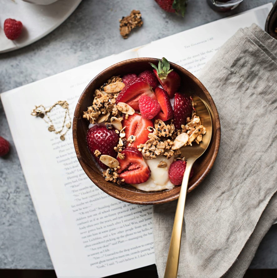 ZESTAW SZTUĆCE KOMPLET WALIZKA ZŁOTY 24 SZTUĆCY Liczba osób 6