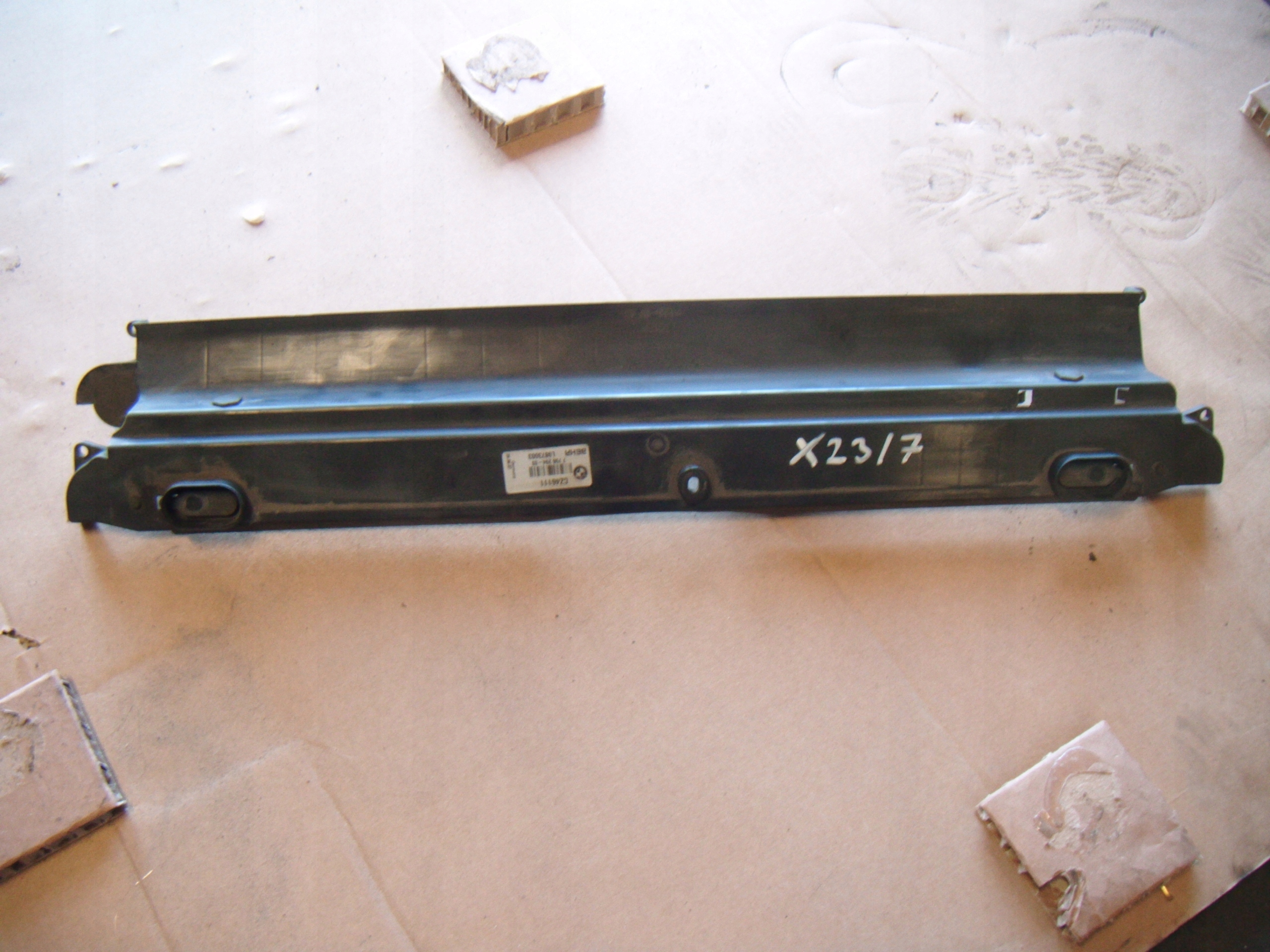 BMW E60 E61 OSŁONA GÓRNA CHŁODNICY 7798294 787830