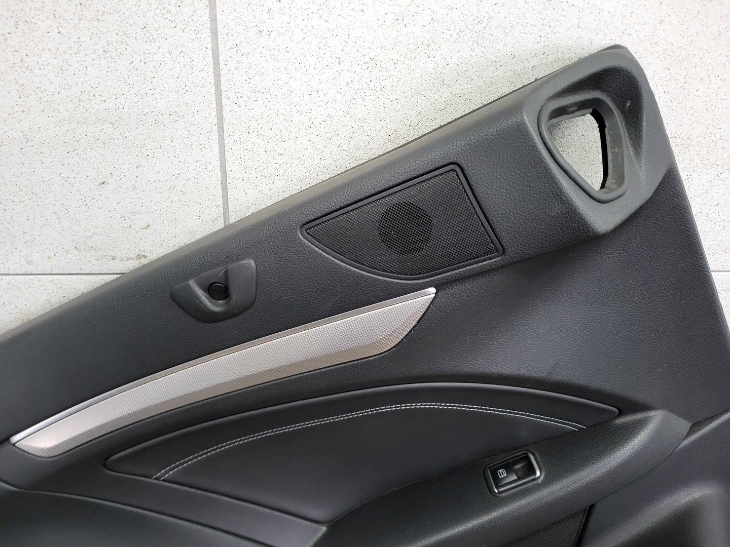 MERCEDES E-KLASA CABRIO W207 A207 side upholstery left rear part