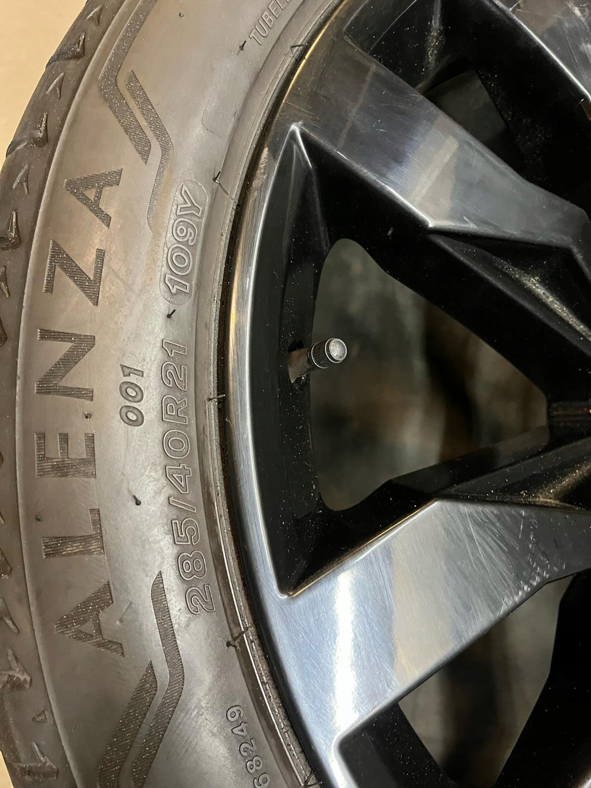 ORYGINALNE KOŁA ALUFELGI VW VOLKSWAGEN TOUAREG III 21” NOWY MODEL SUPERSTAN Profil opony 40