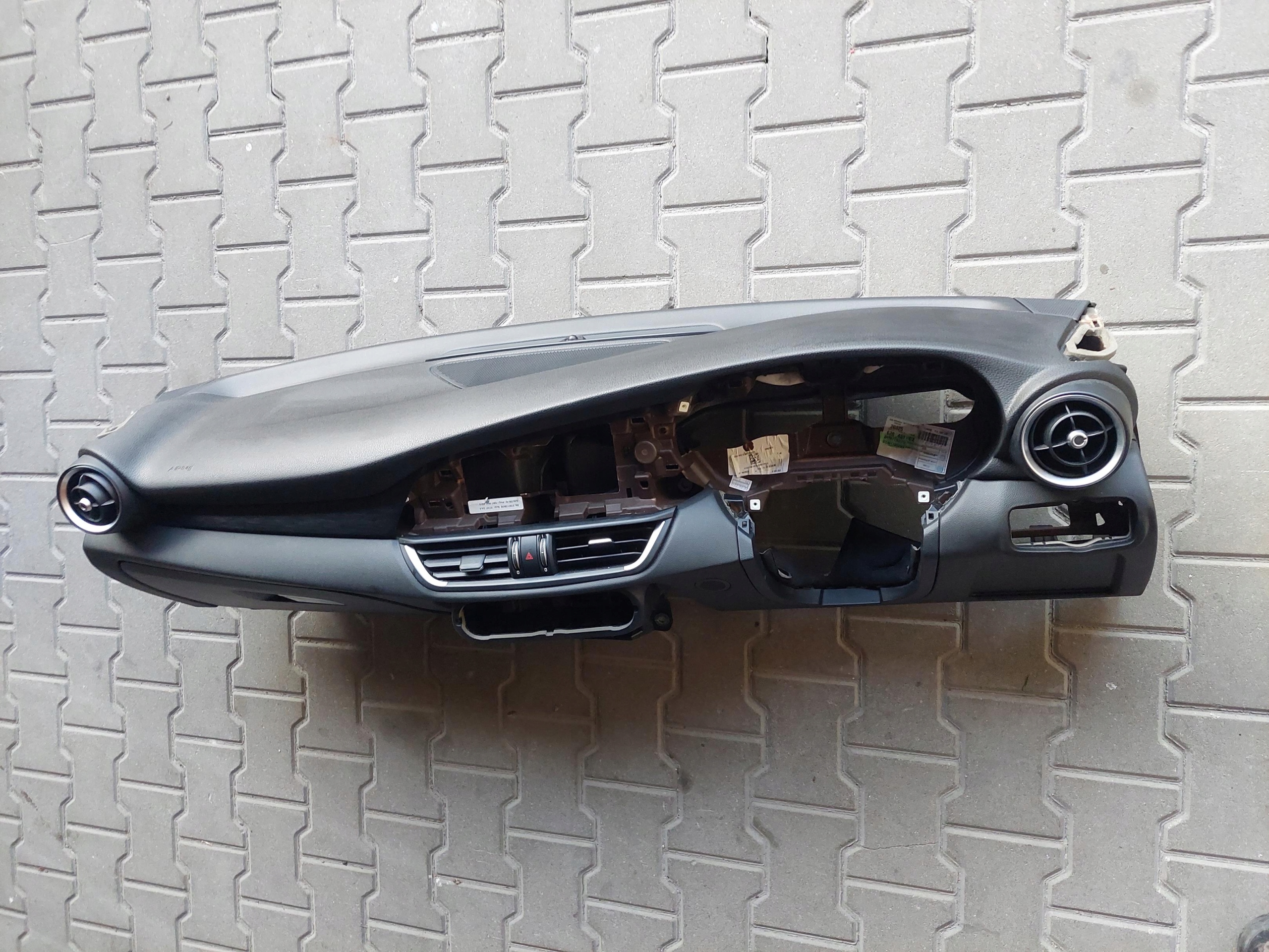 dashboard cockpit console passenger compartment DASHBOARD UK ANGLIK ALFA ROMEO GIULIA