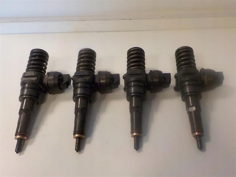 VW SKODA SEAT 1.9 TDI НАСОС ОМЫВАТЕЛЯ 038130073AL