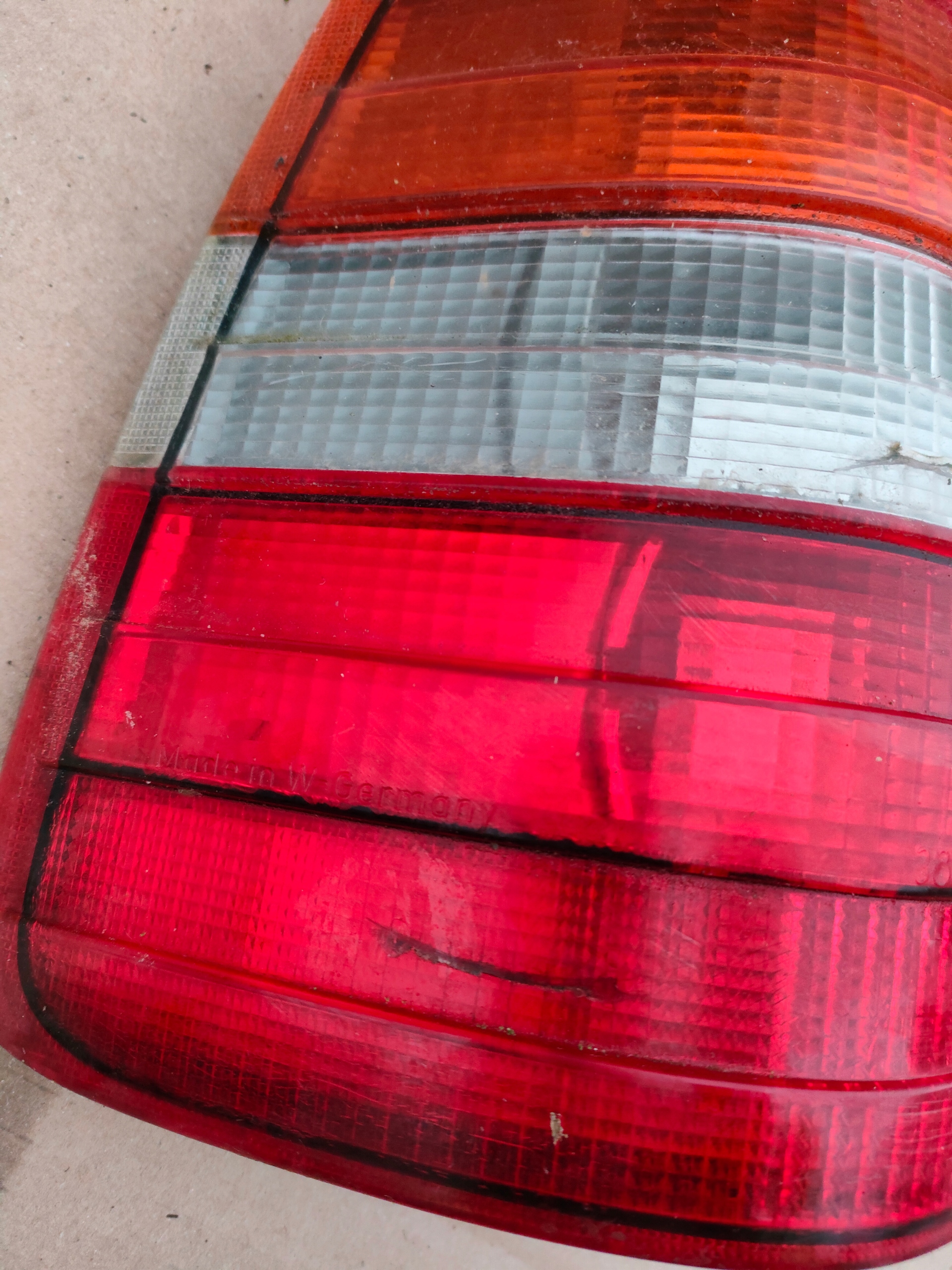MERCEDES W124 KOMBI light rear part left rear