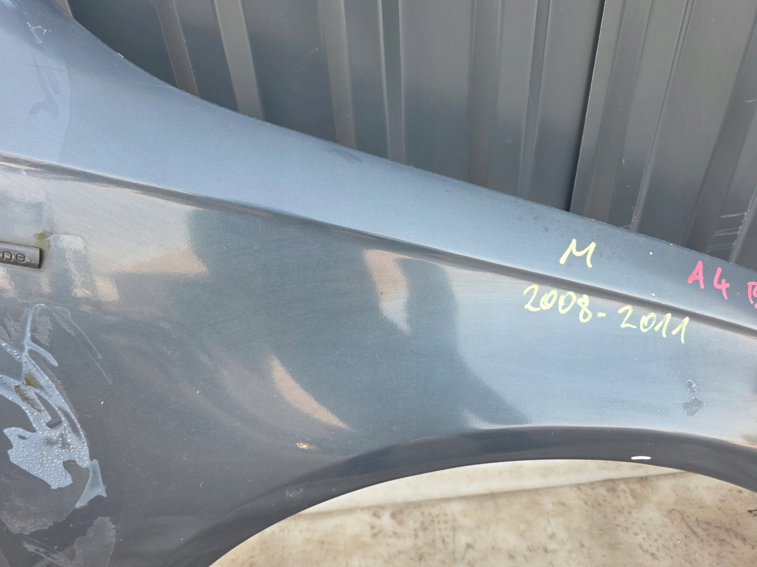 fender right front AUDI A4 B8 2008-2011 LZ7H DO MALOWANIA !!!