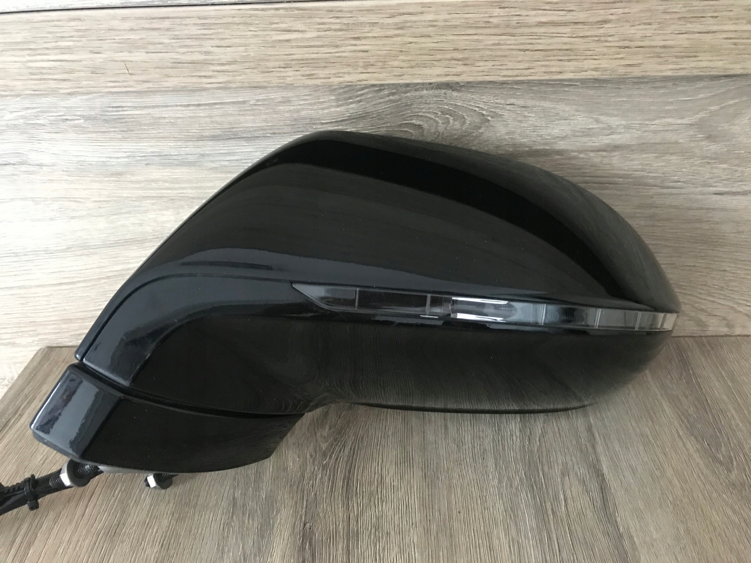 LUSTERKO LEWE AUDI A7 4G8857409AK LY9T Strona zabudowy lewa