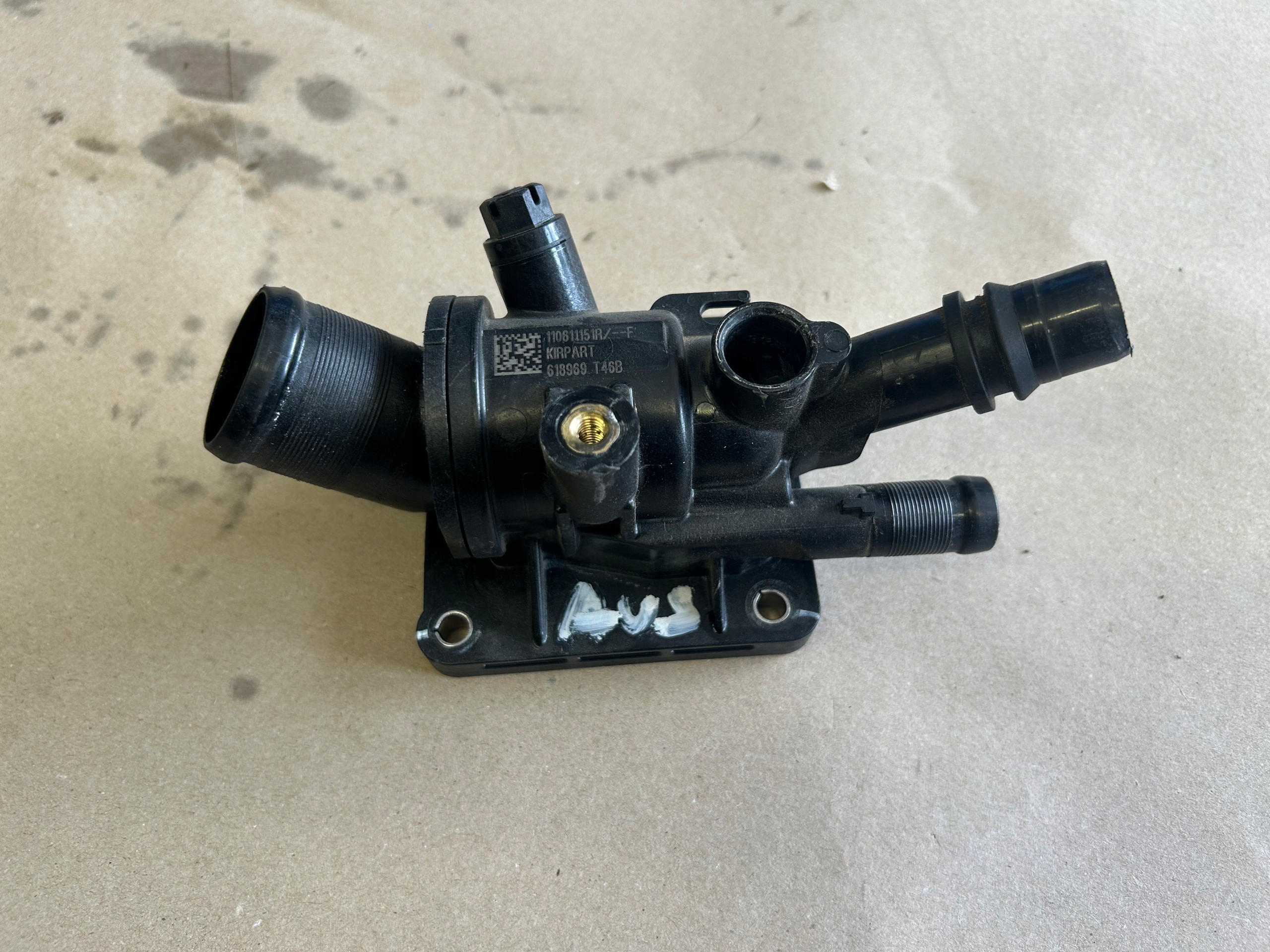 RENAULT AUSTRAL 1,2 E-TECH csomag TERMOSTATU 110611151R