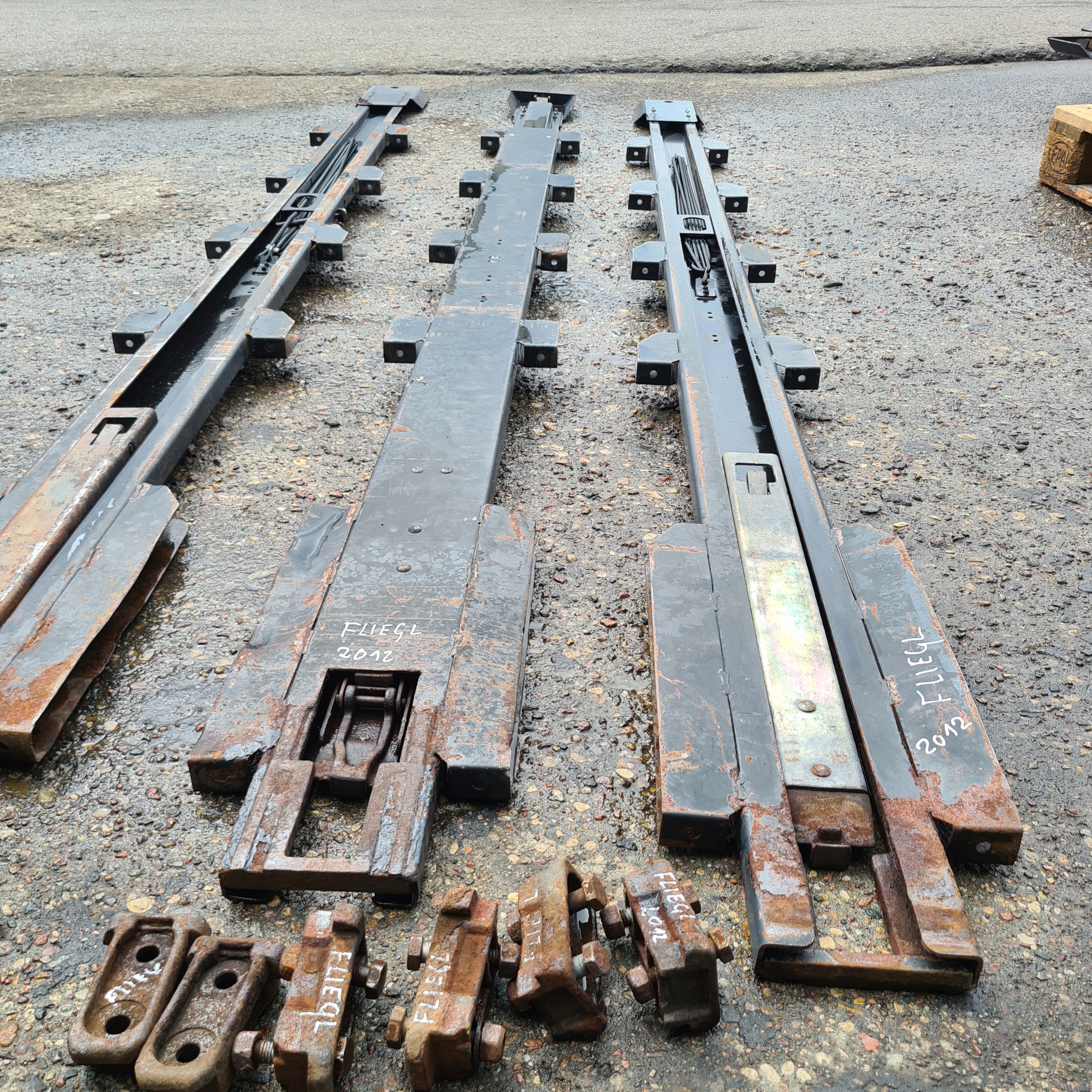 СТІЙКА СТІЙКА KONICA НАПІВПРИЧІП FLIEGL РЕГУЛЮВАННЯ ВИС