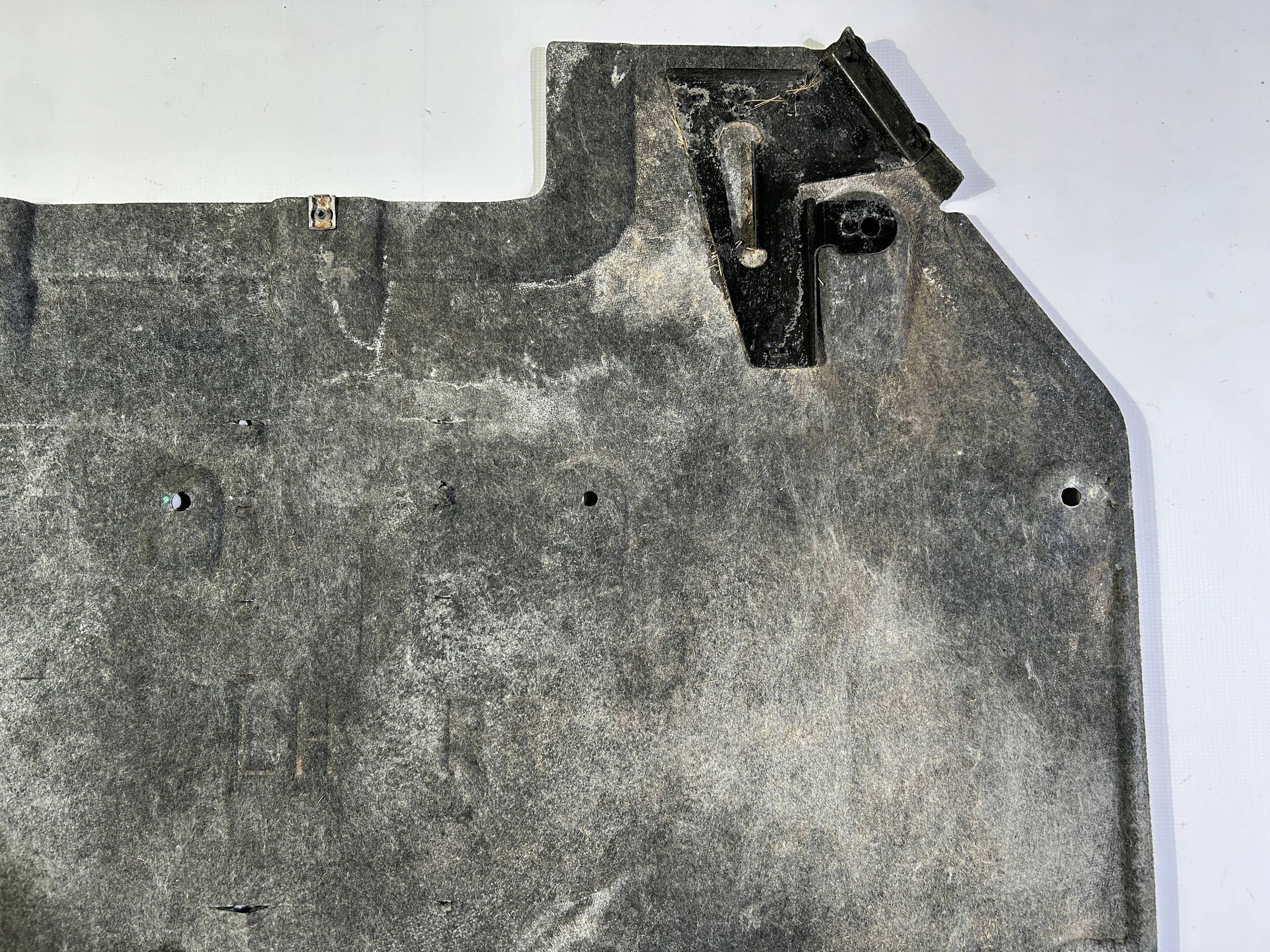 cover lower chassis central Chrysler Pacifica 2021