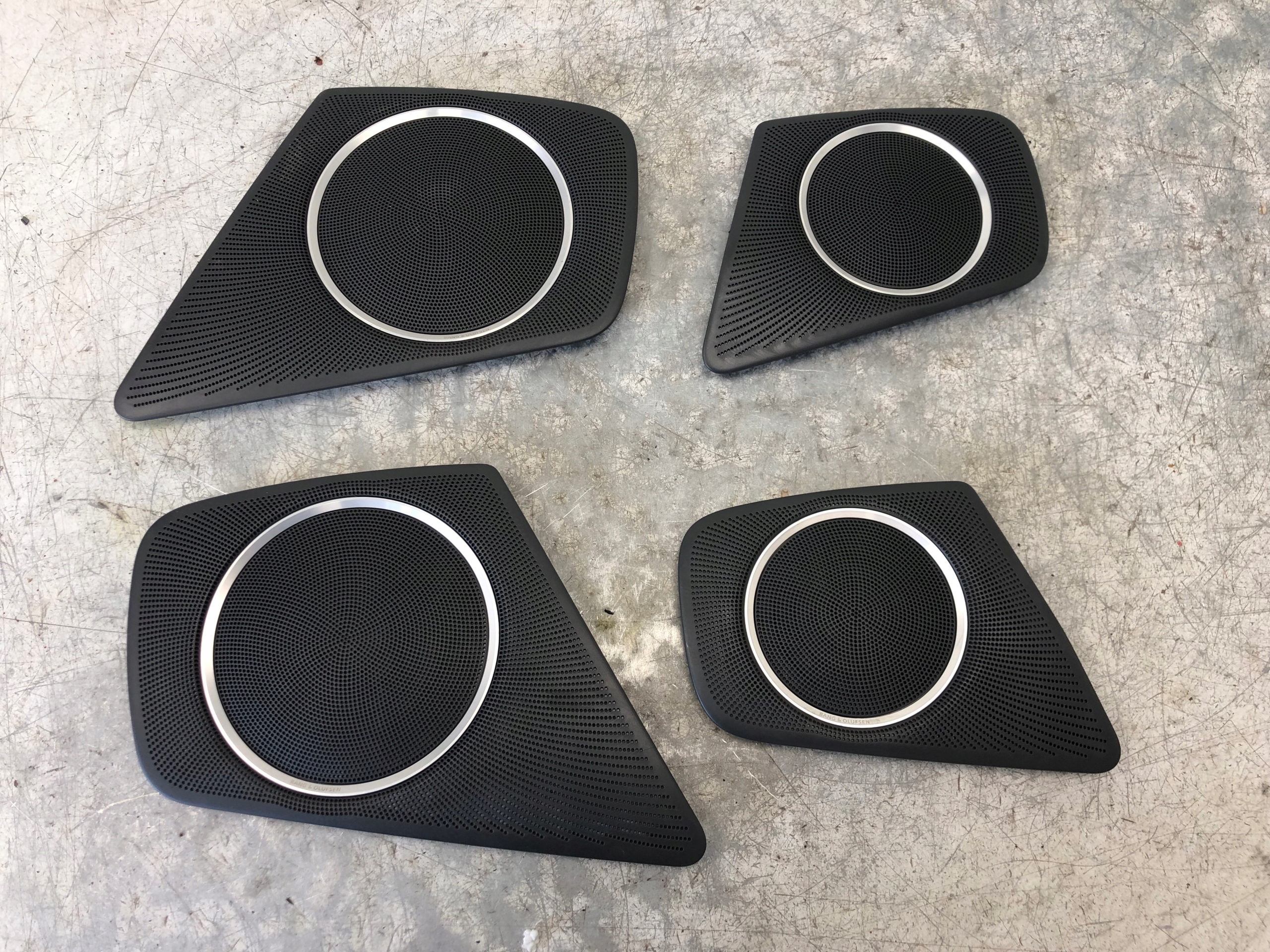 kryt krycí repráku BANG OLUFSEN AUDI A4 B8