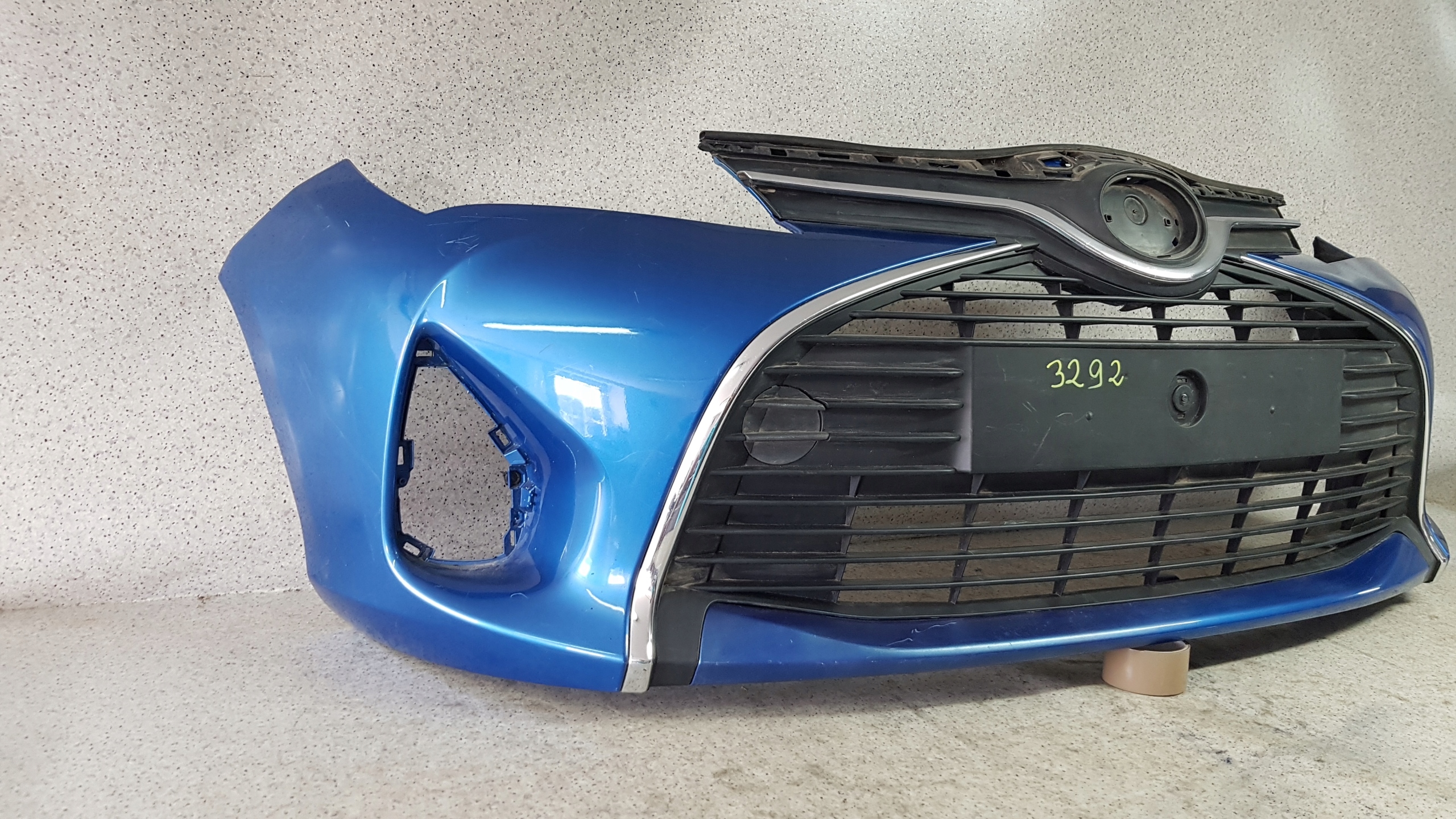 TOYOTA YARIS III 3 2014 - bumper front 3292