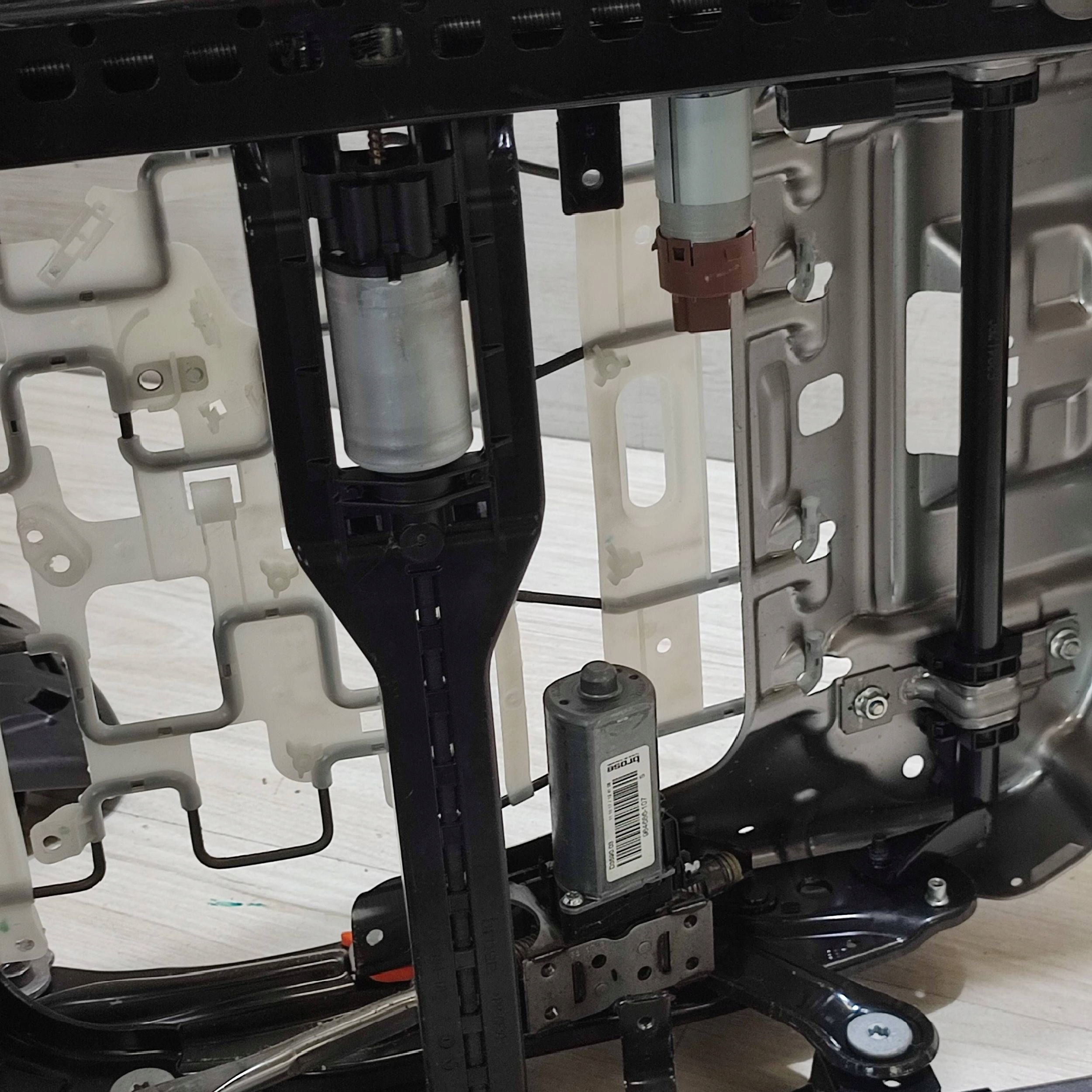support seat driver´s front side left Jaguar F-Pace FK7261014BE