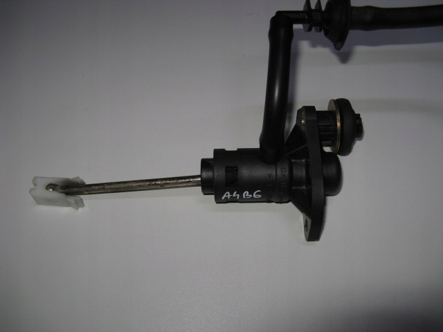 8E1721401L - Насос сцепления AUDI A4 B6