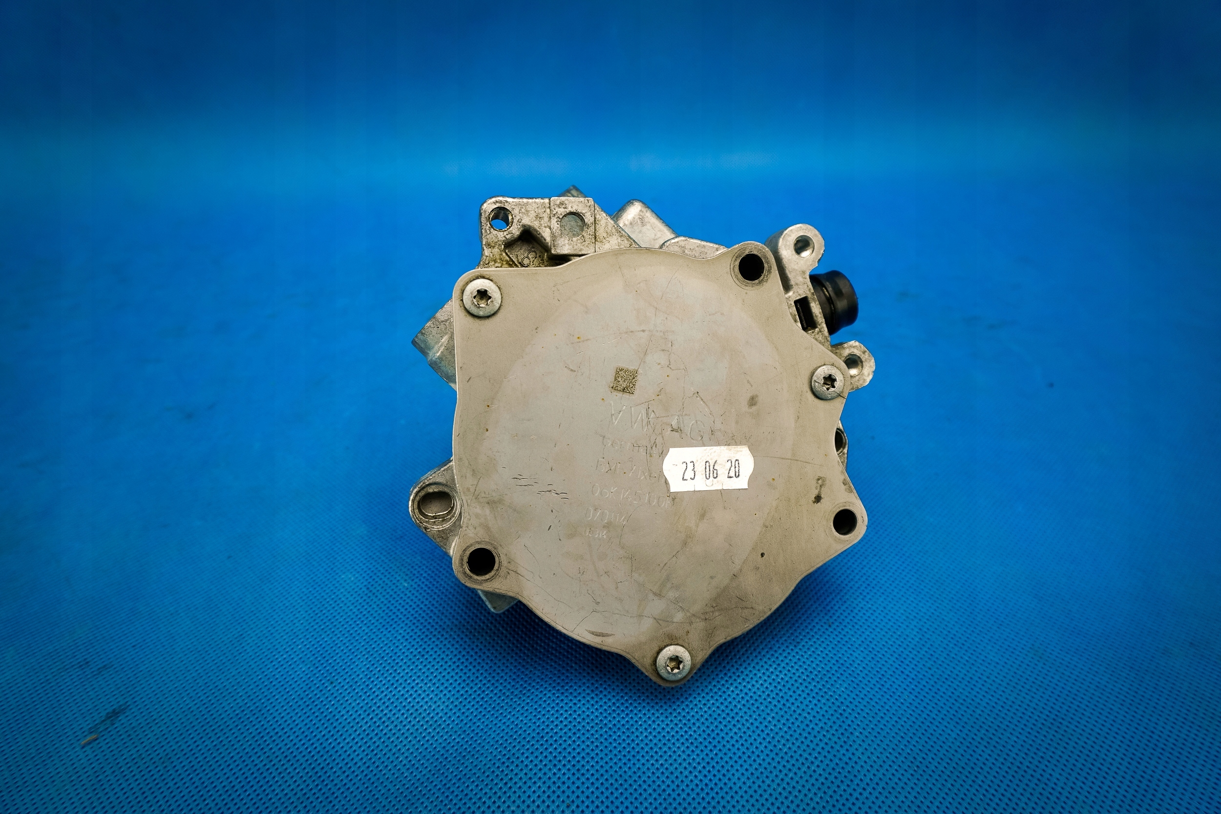 pump vacual Audi A3 8V Passat B8 06K145100B