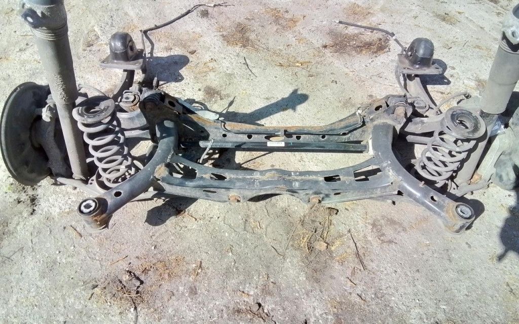 VOLKSWAGEN PASSAT B8 KOMBI BELKA ZAWIESZENIA TYŁ Typ samochodu Samochody osobowe