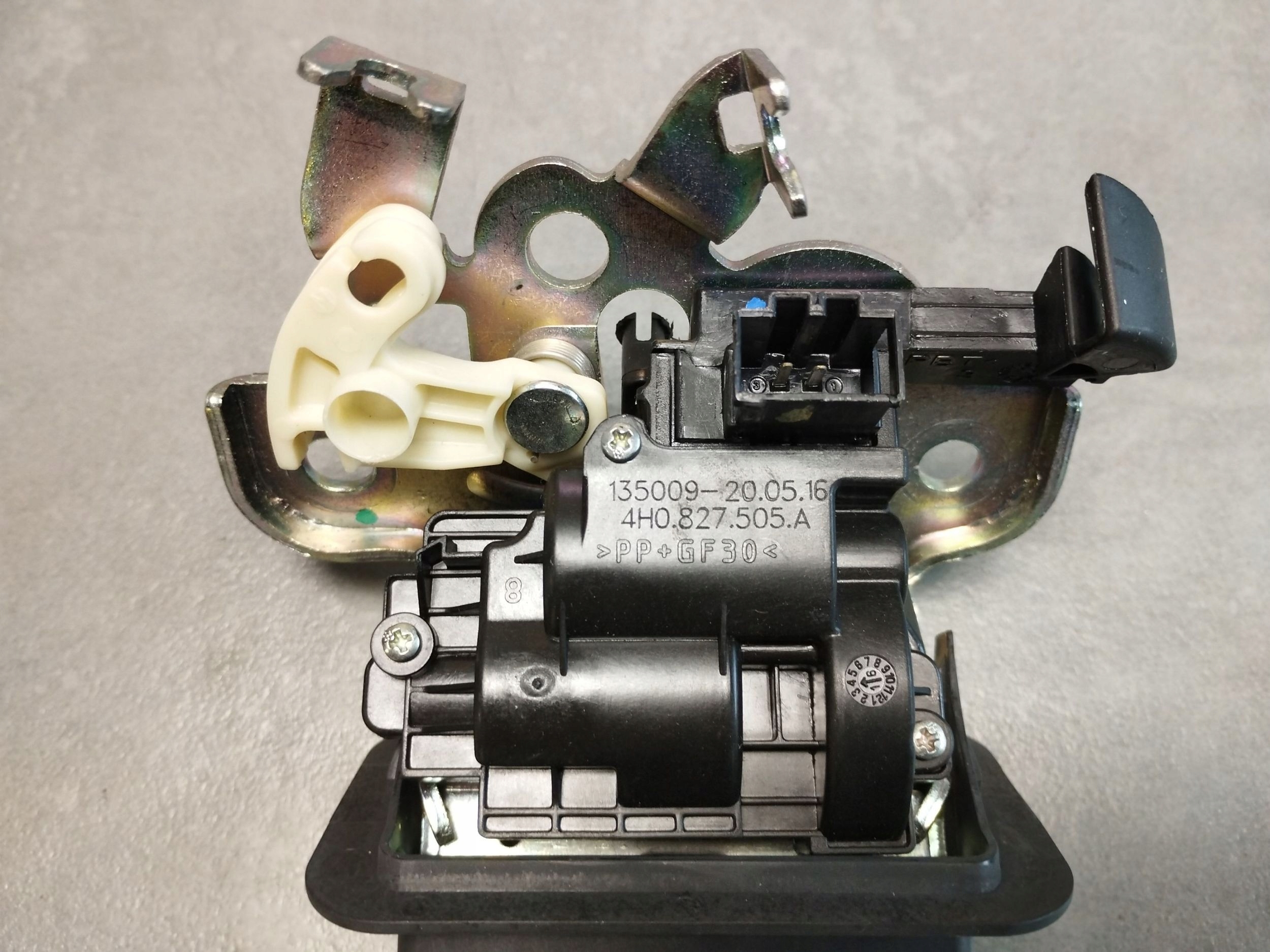 Audi A8 D4 4H lock bonnet boot rear part 4H0827505A