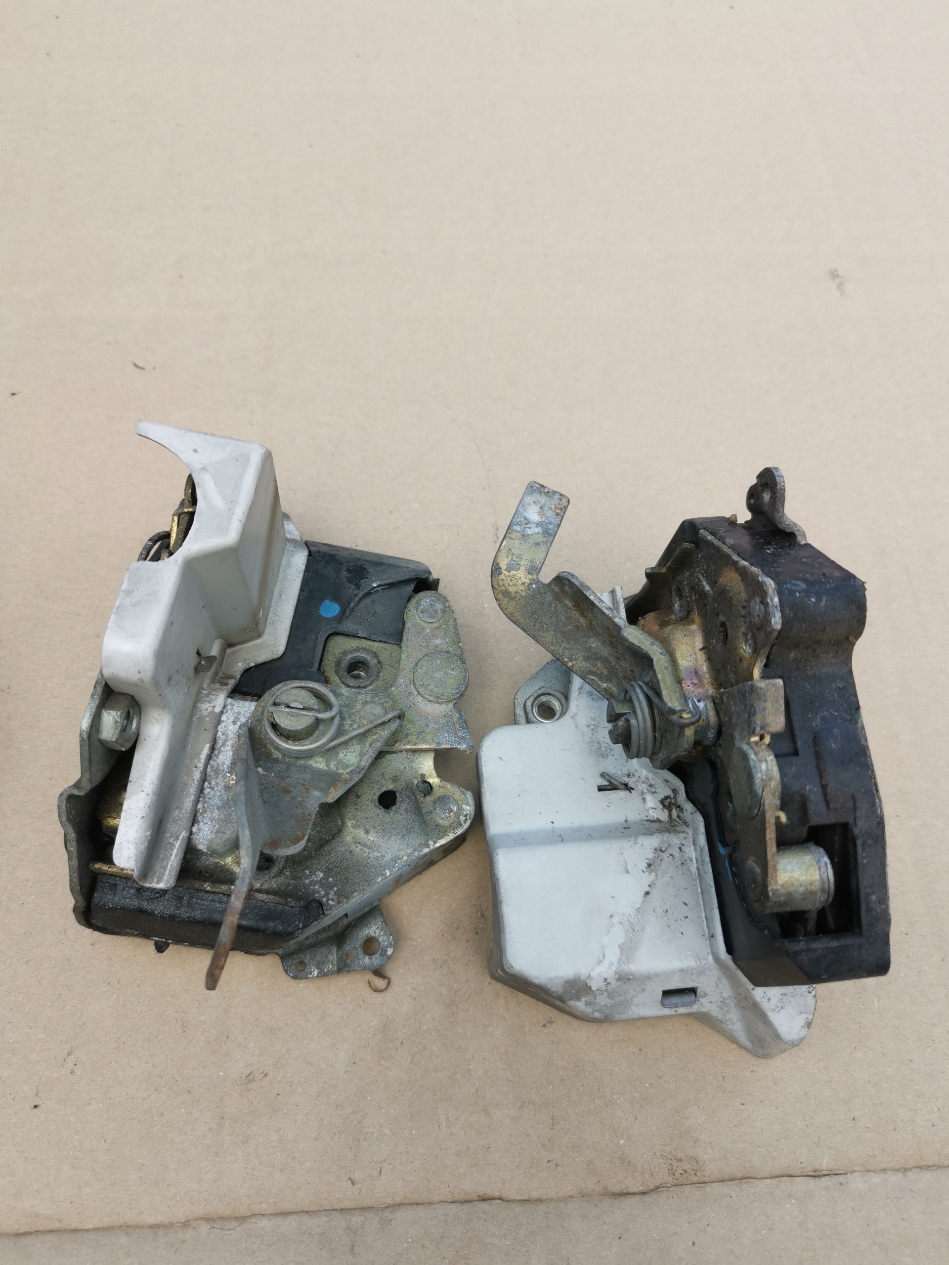 lock door left right rear part front MERCEDES W124