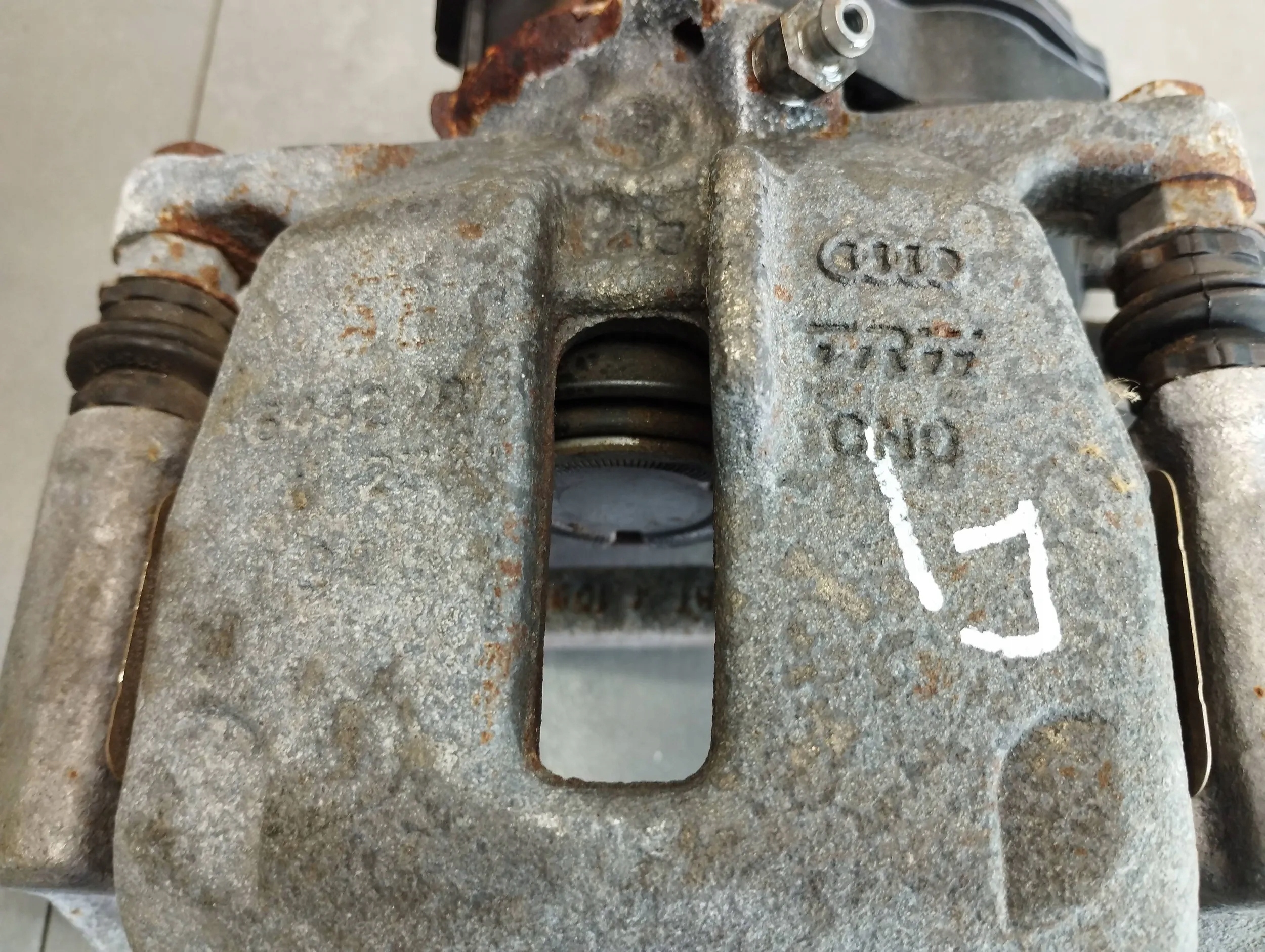 Audi A5 8T caliper left rear part 32347485