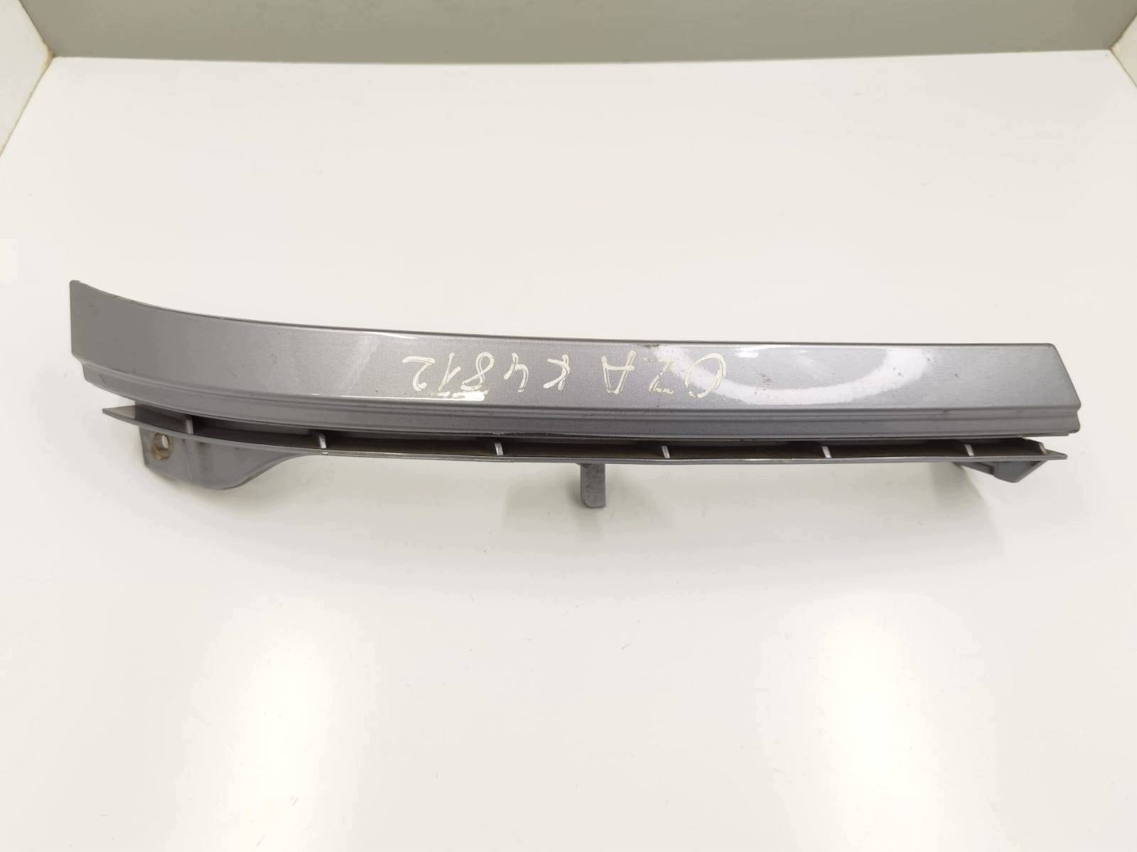 moulding below lampe right side Opel Zafira A facelift 2004 90580652