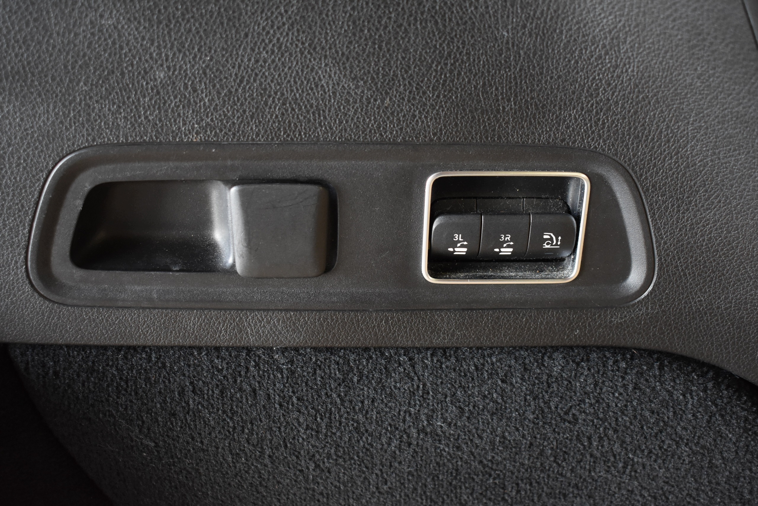perfect condition boot upholstery right MERCEDES X167 GLS 1