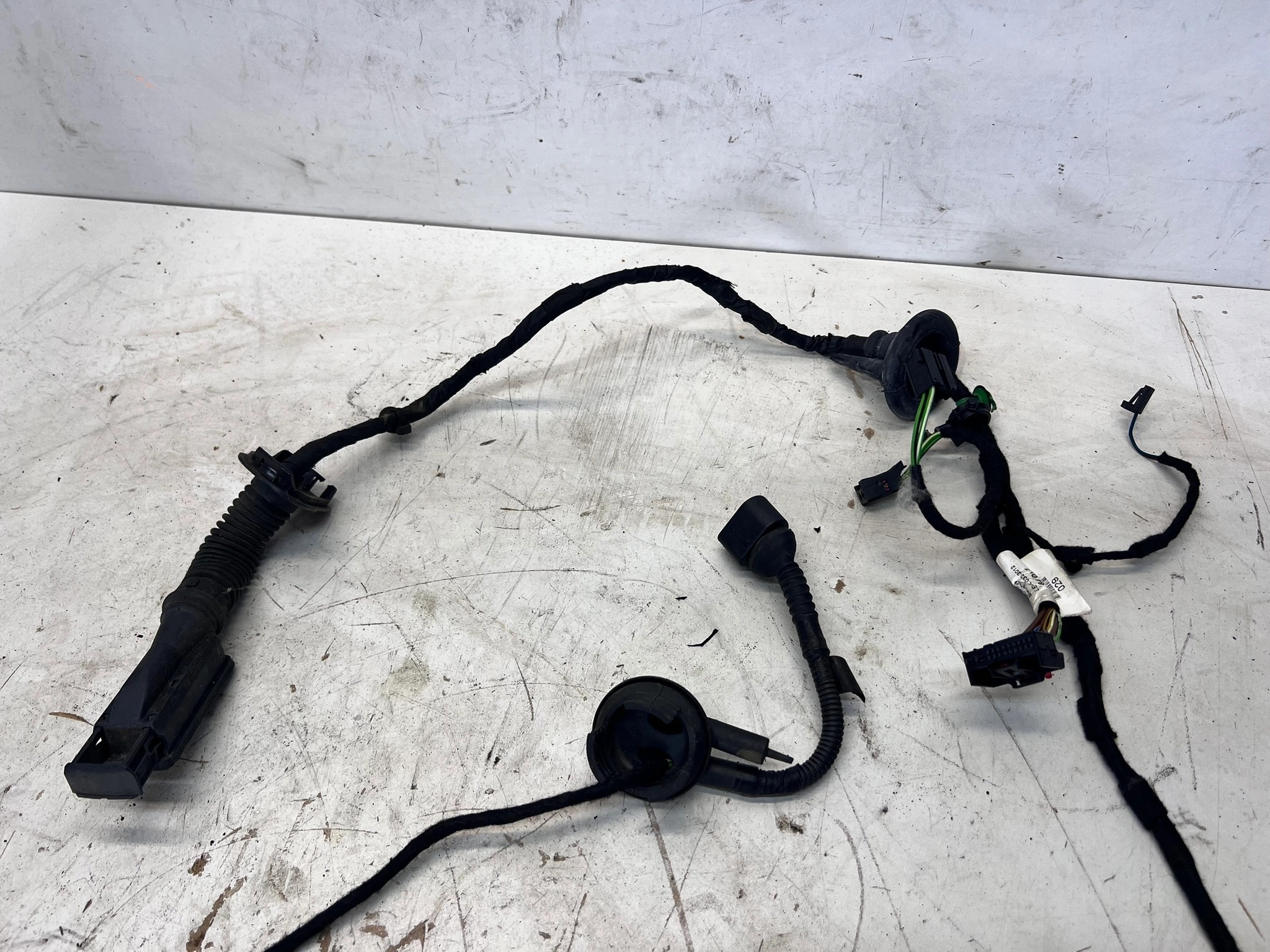 bundle door left front AUDI Q3 8U0971029