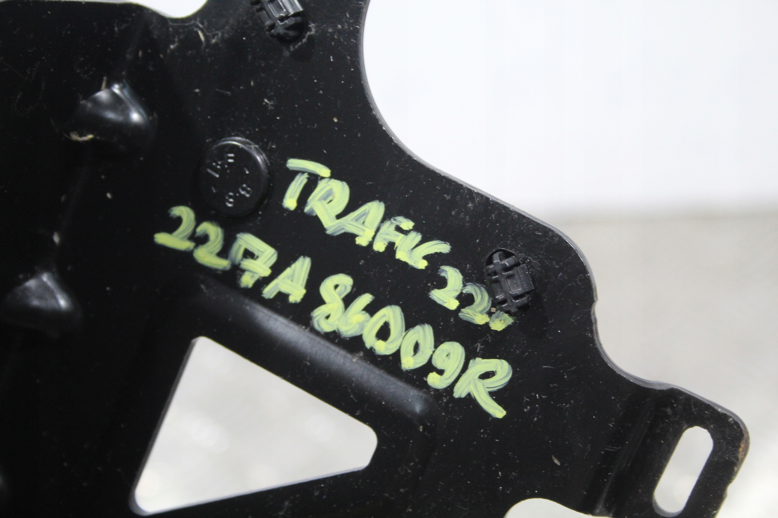 SUPPORT SUPPORT PLAQUE POIGNÉE TRAFIC IV 4 III 3 LIFT 2022 227A86009R