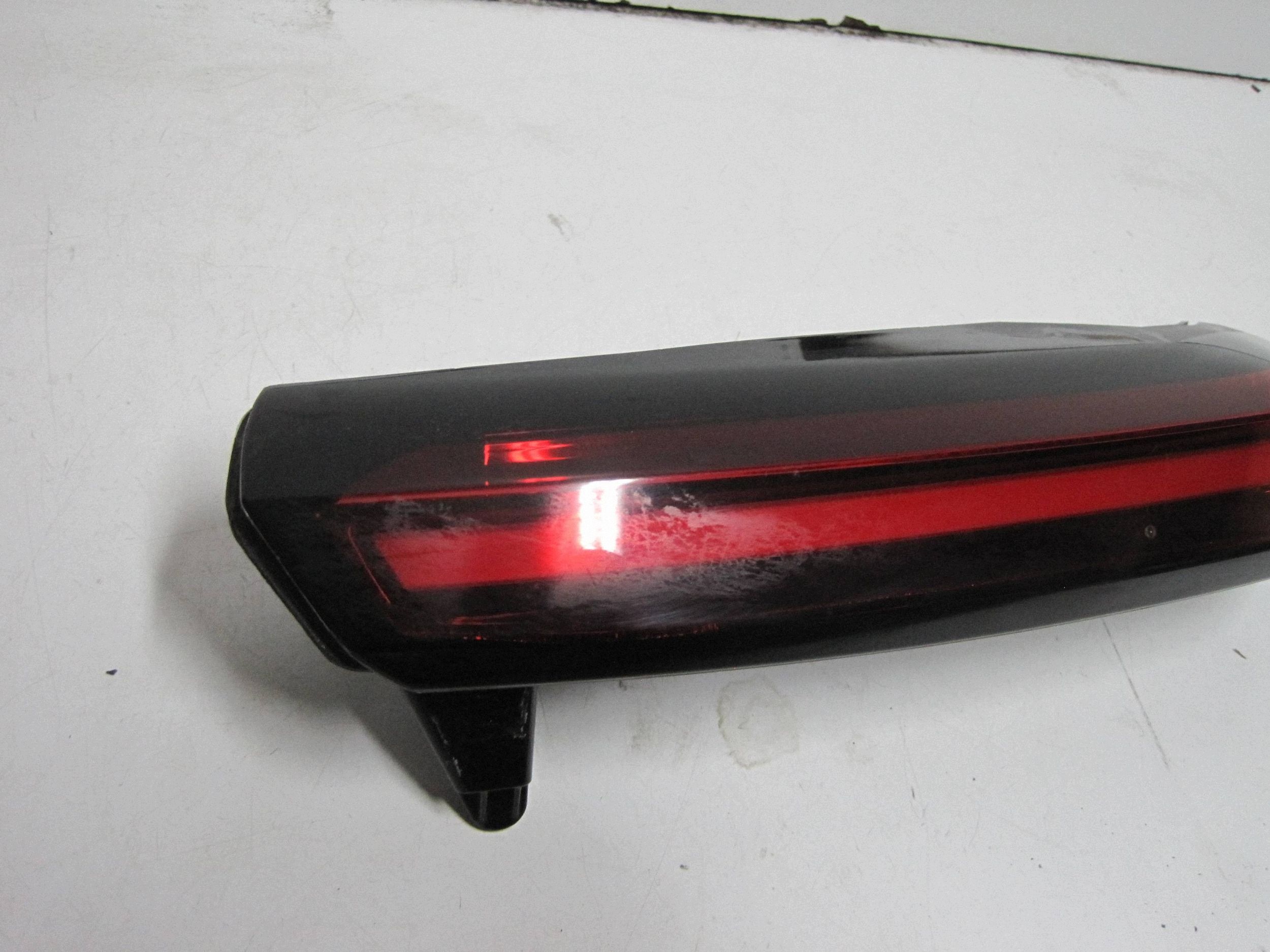 feu arrière droit prise CITROEN C4 III E-C4 9831120880