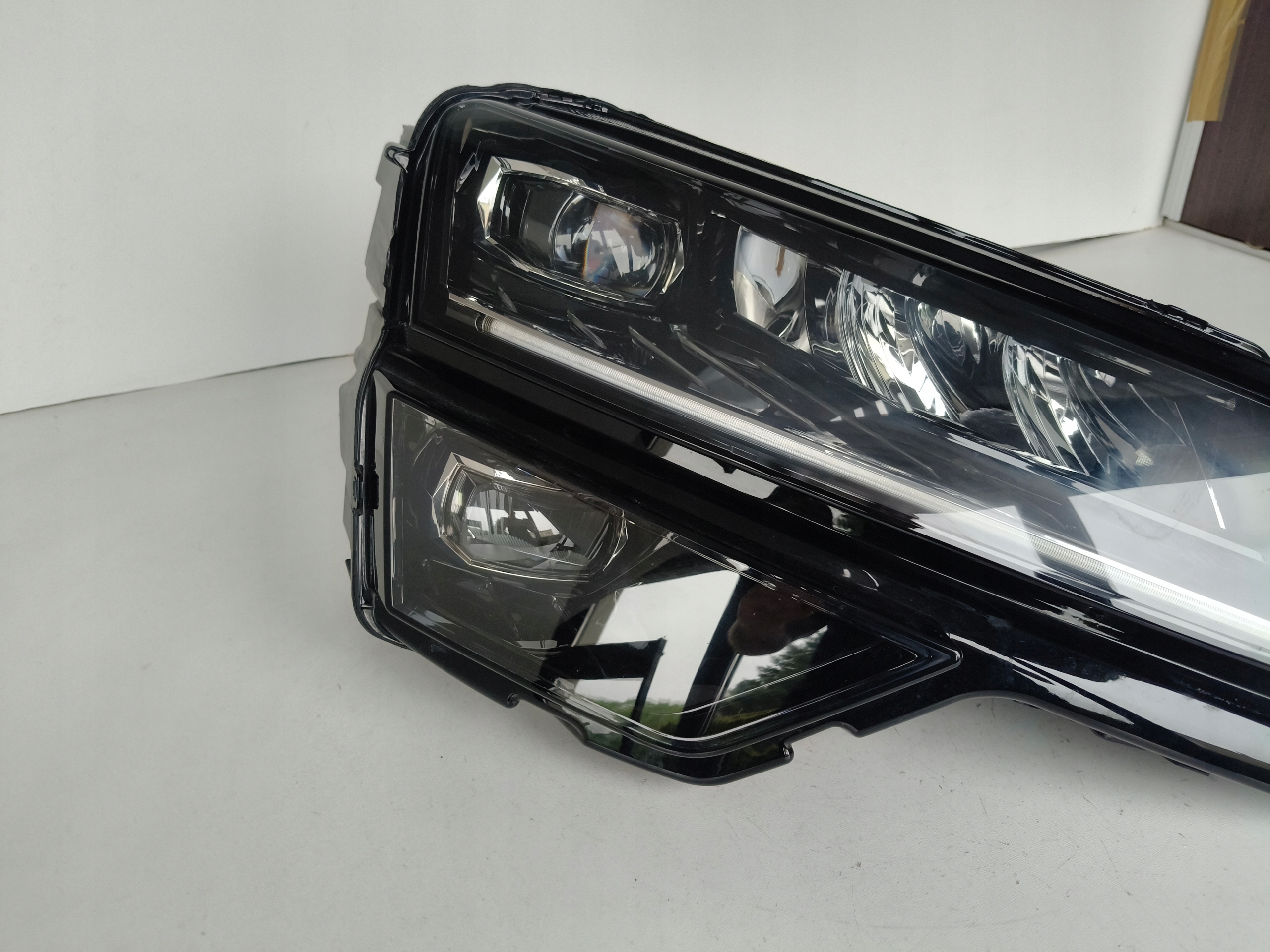 light right REFLEKTOR SKODA KAROQ 57A 17- FULL LED