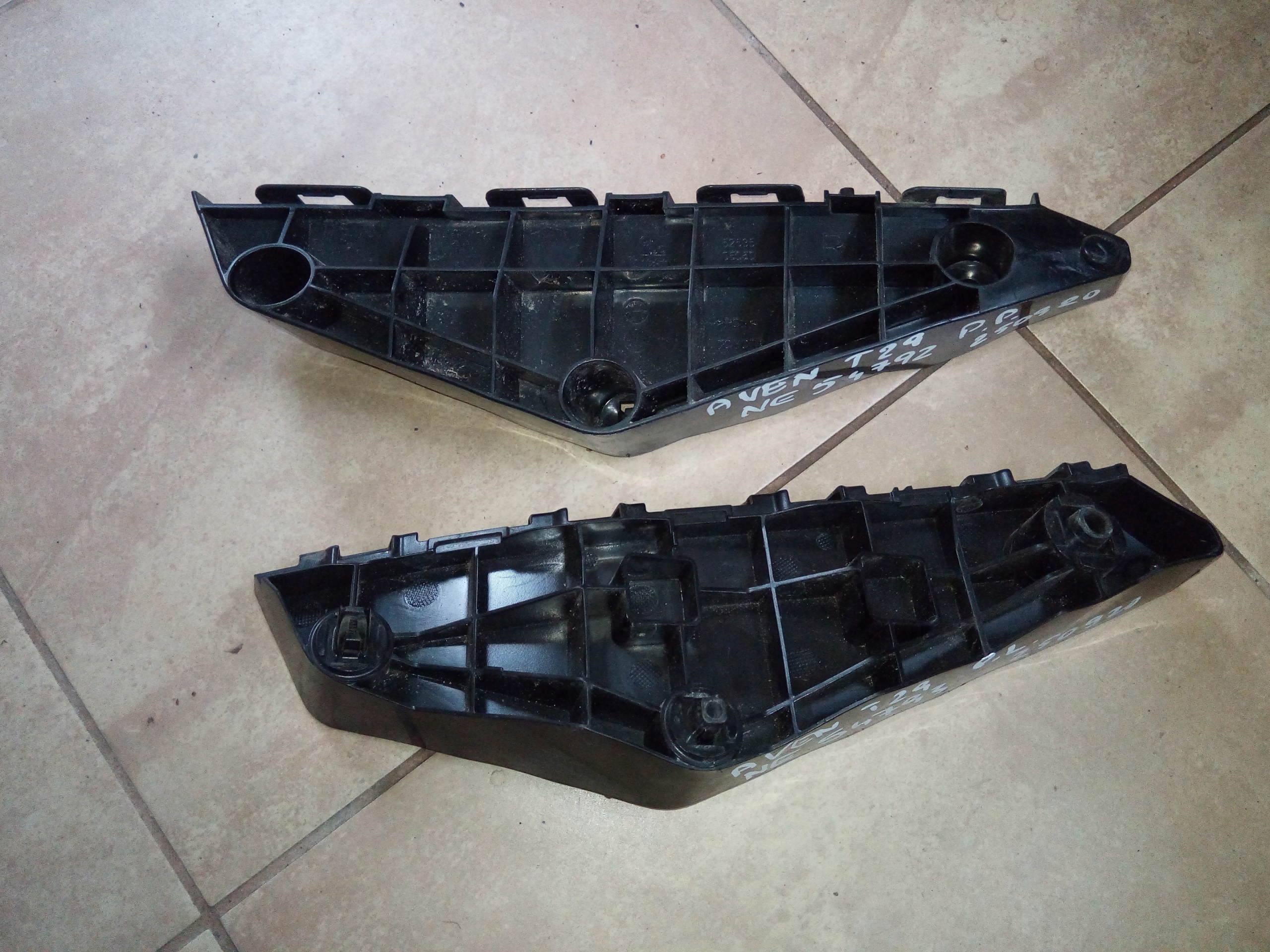 SLIZG ZDERZAKA AVENSIS T27 LIFT 15 18 PRZOD