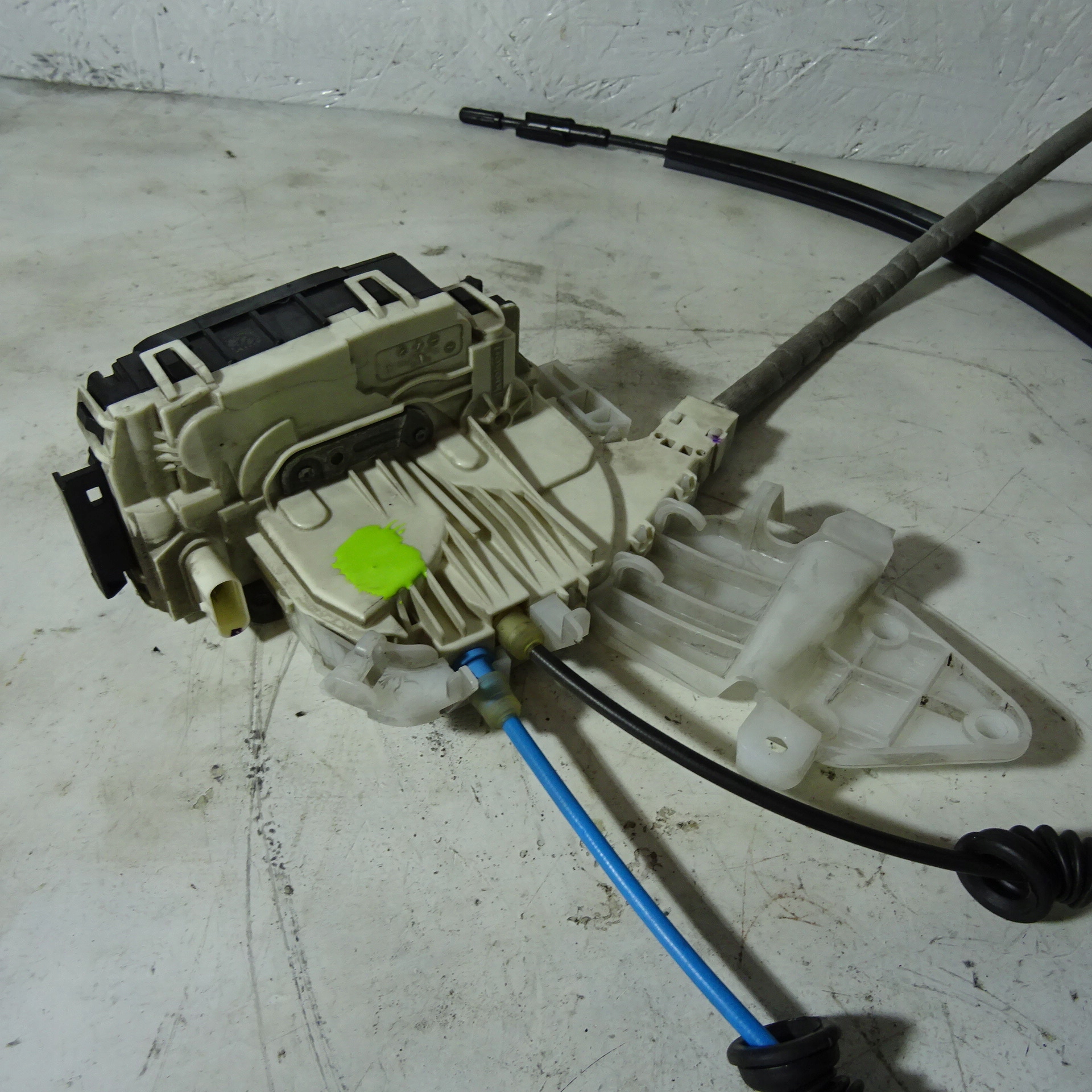MERCEDES E S212 lock door left rear part