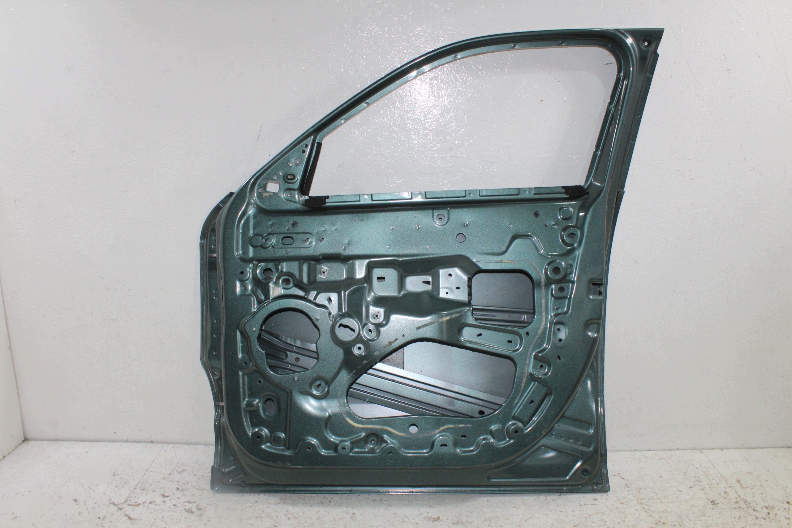 Dacia Duster III door right front front 801128009R