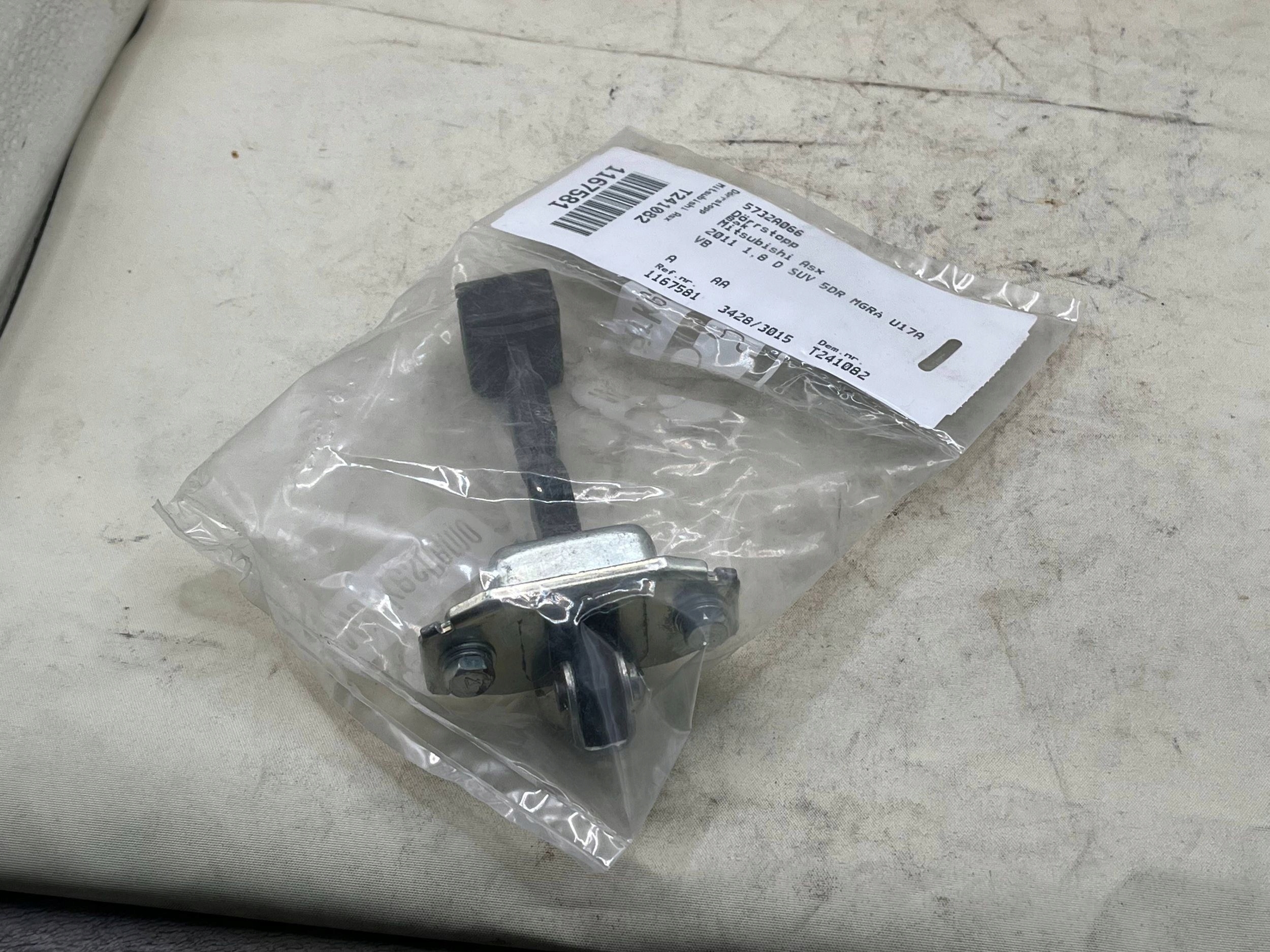 5732A066, limiter right rear part MITSUBISHI OUTLANDER !J