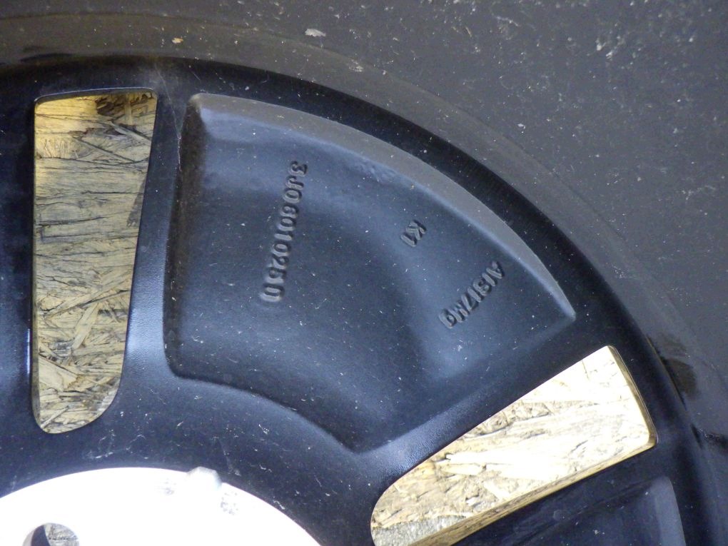 VW PASSAT B9 3J0 601012D 8Jx18 ET44 5x112 disk