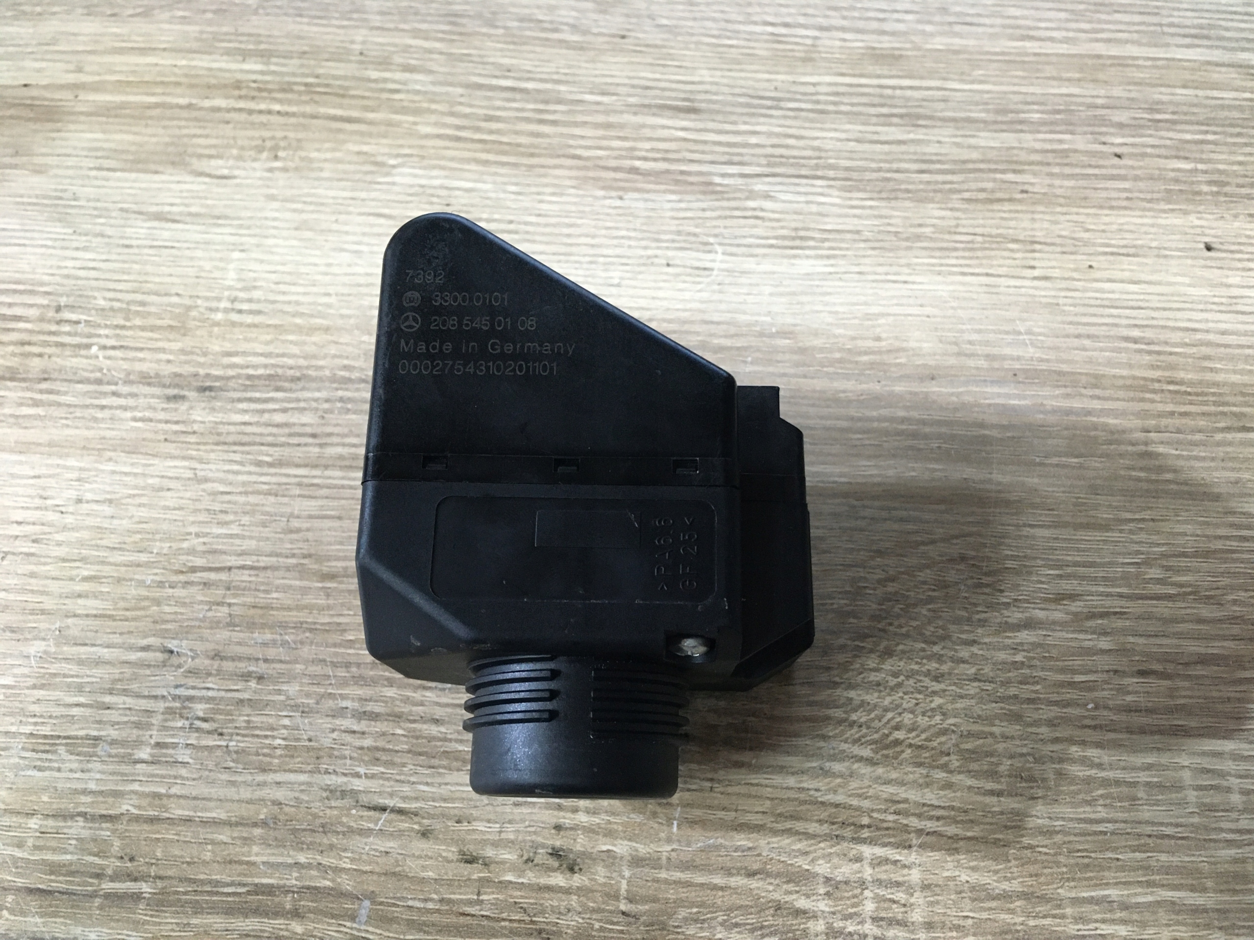 2085450108 - амок зажигания MERCEDES W208