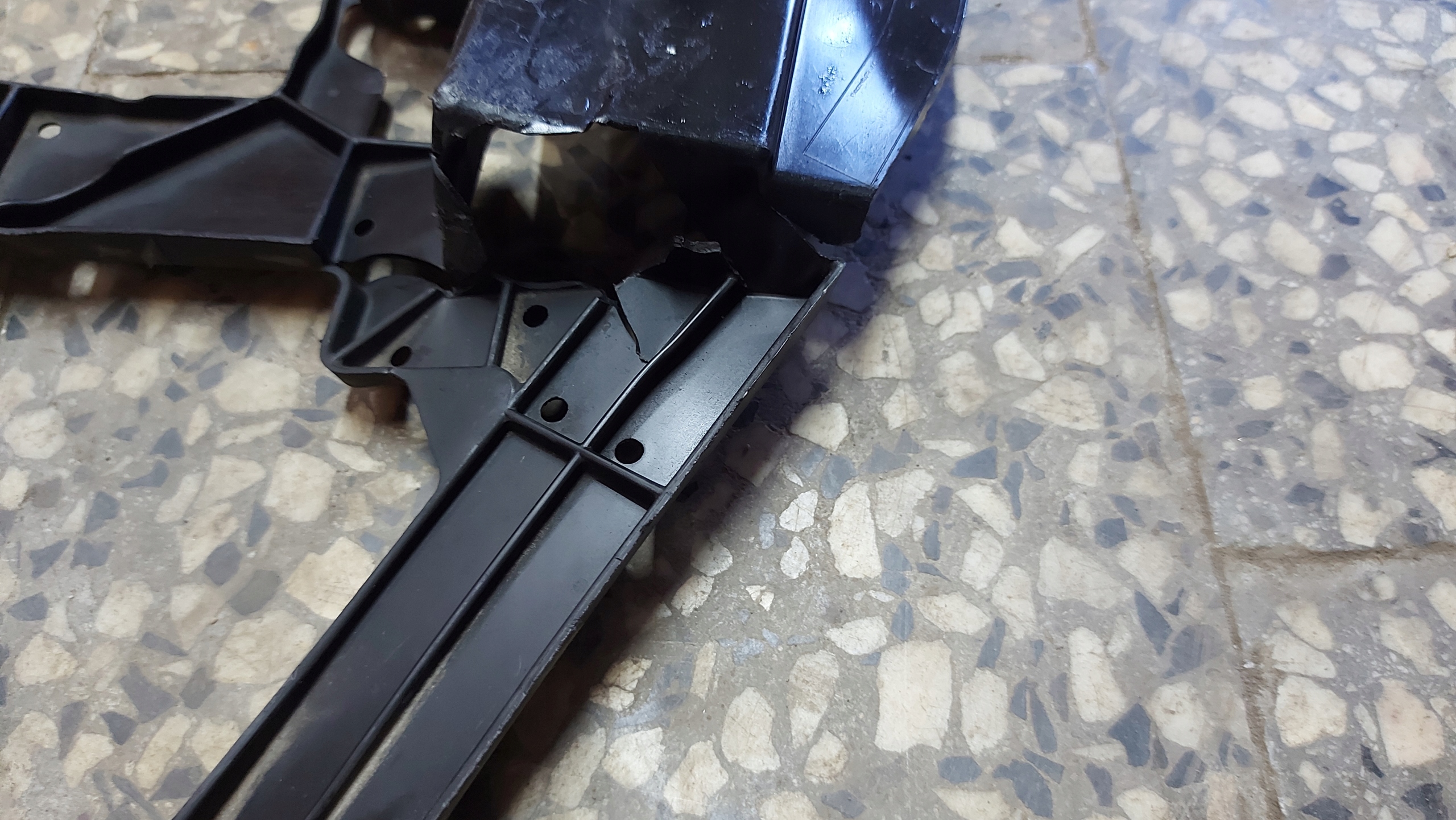 ABSORBER cover below bumper TOYOTA CAMRY VIII 17