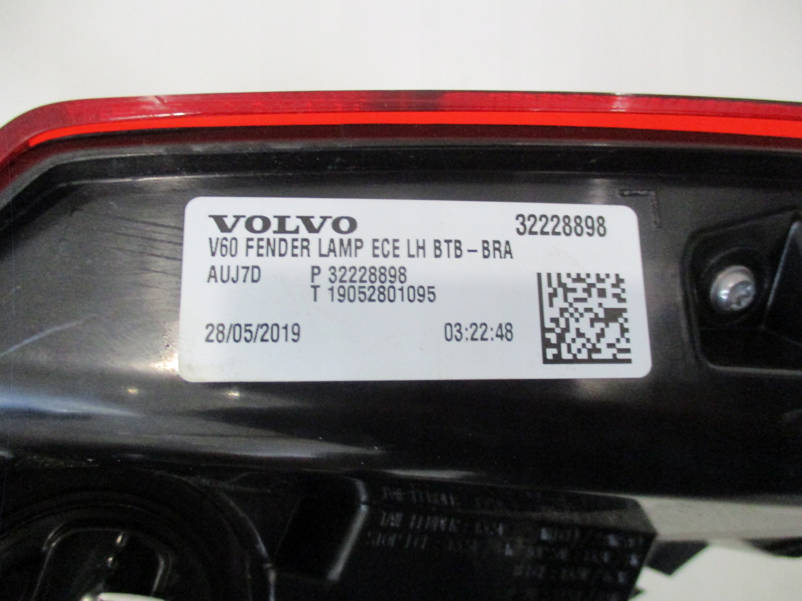 light left rear part Volvo V60 II 18r- 32228898