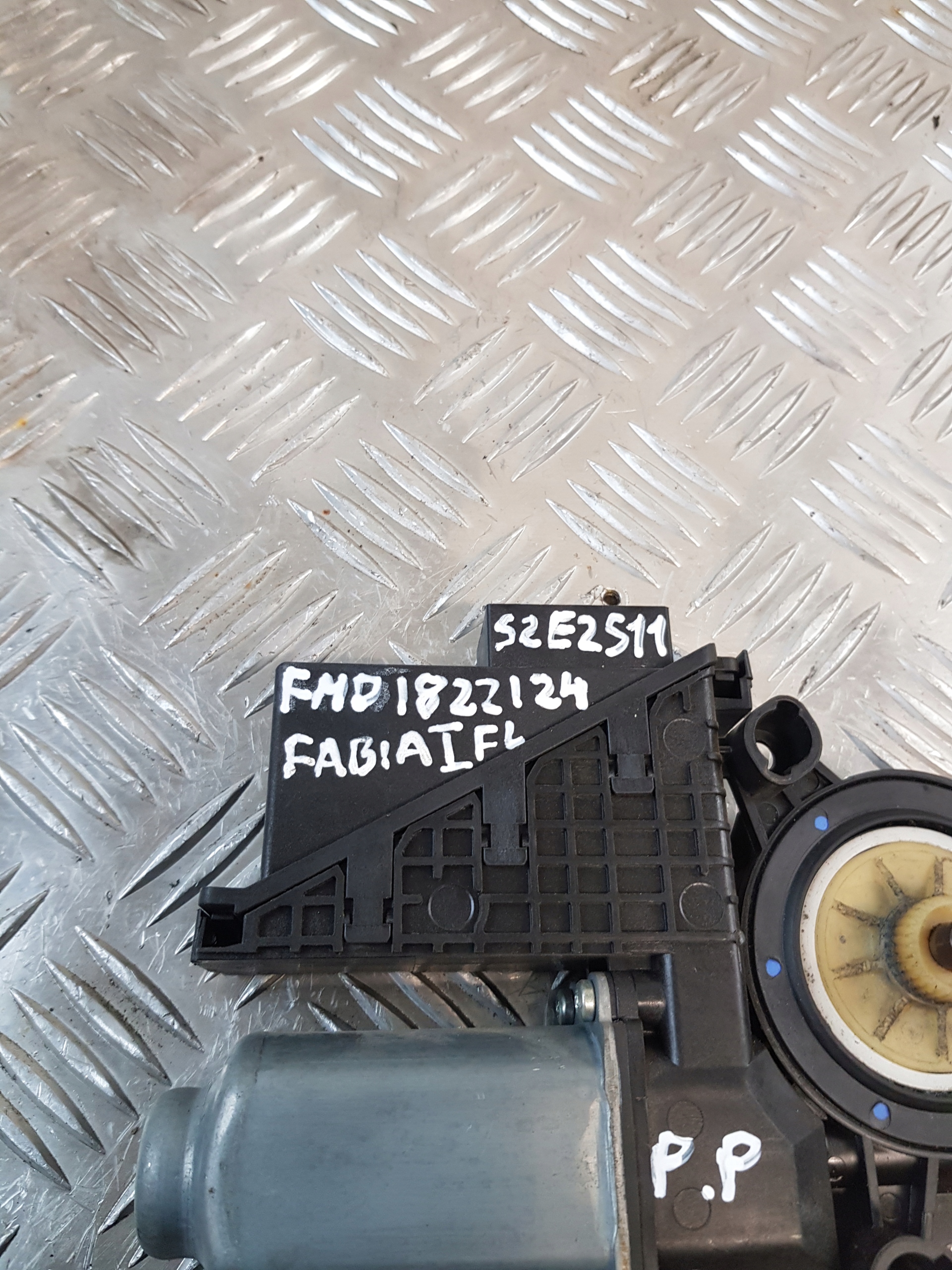 SKODA FABIA and LIFT mini motor windows right front 6Y1959802