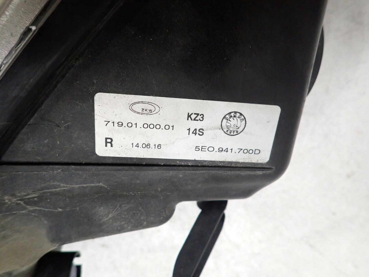 Nebelscheinwerfer rechts SKODA OCTAVIA III 2012- 5E0941700D