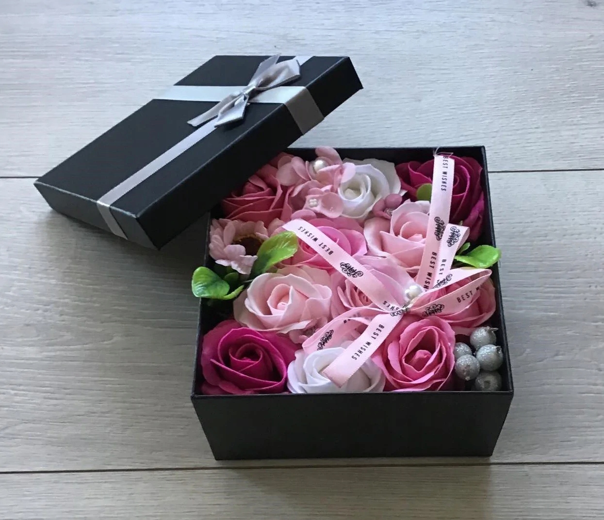 

Flower Box Pachnący Mydlany Bukiet Różyczki Różowe